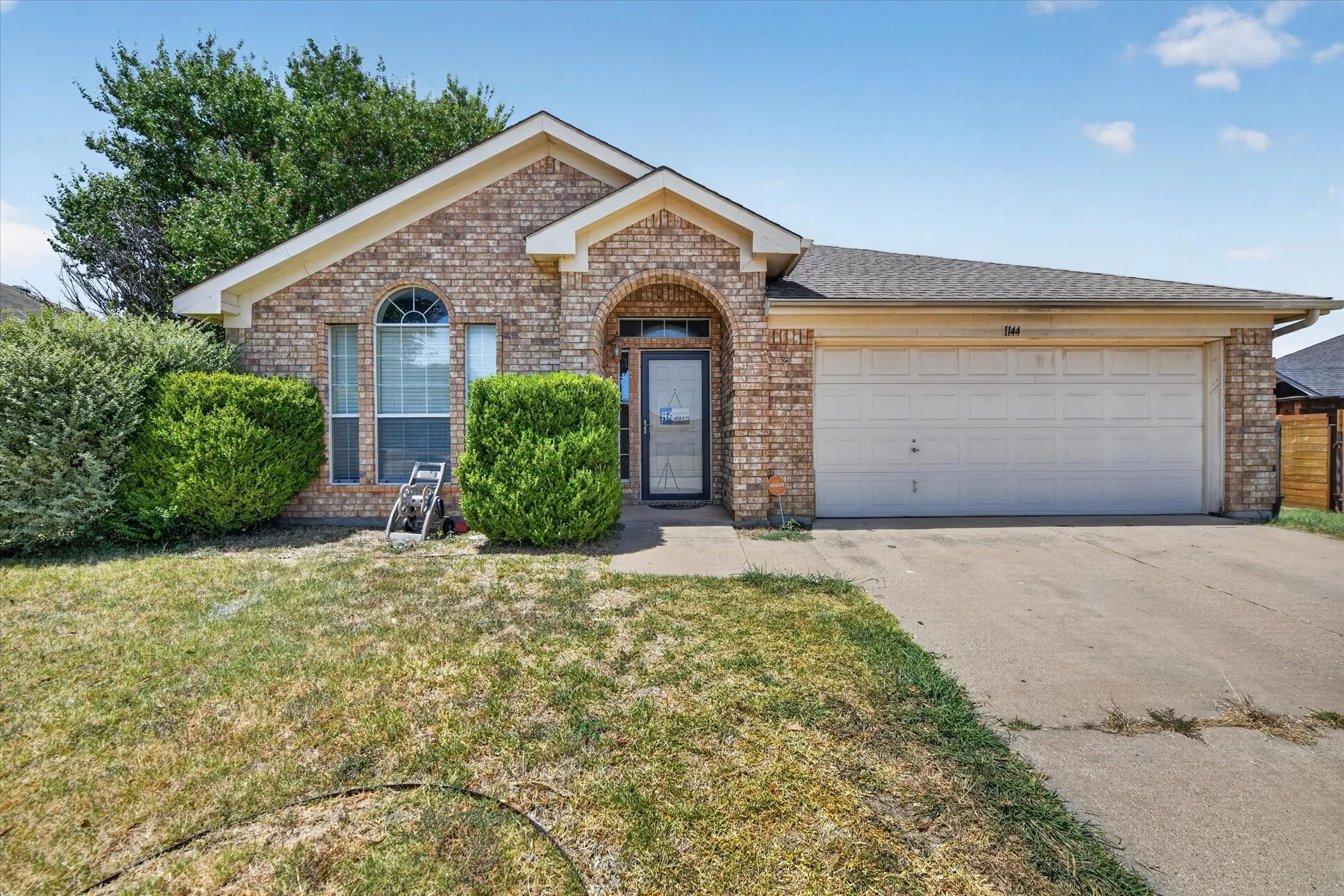 Single Family Residence For Sale in Tarrant County , 1144 Park Glen, Crowley, Texas 76036, 4 Bedroom, 2 Bathroom, 2 Garage spaces, 1,920 Sqft, built in 2003, mls#21360652, Real Estate Agent in Crowley, Homes For Sale in Tarrant county, Homes For Sale in Crowley, Realtor in Crowley Texas, Real Estate Brokerage Independent Realty Texas, Luminita Cordes Realtor