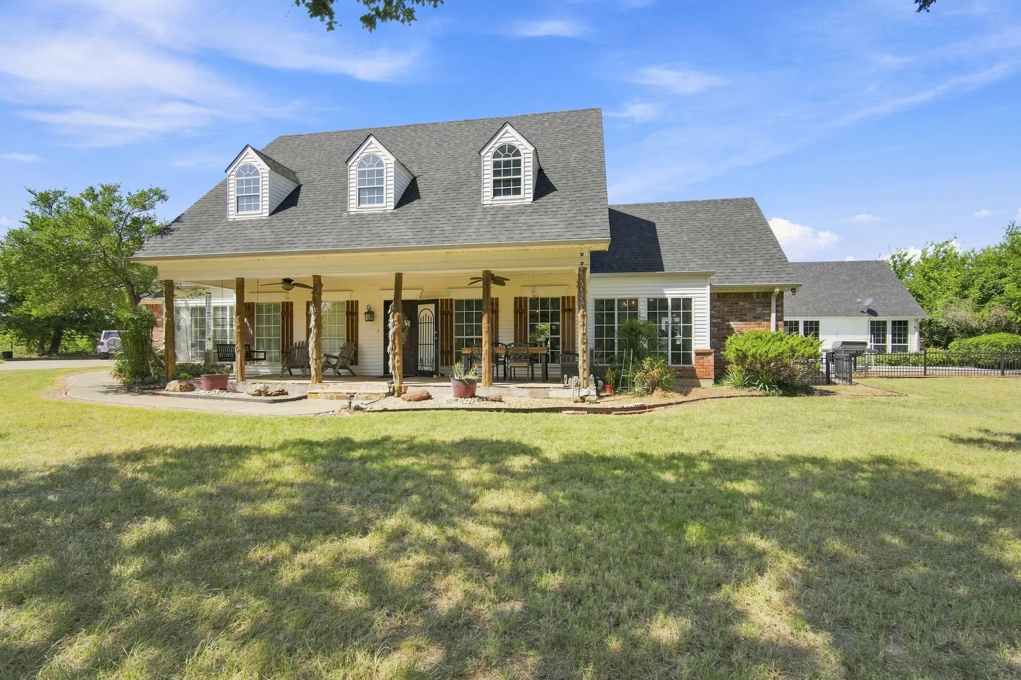 Single Family Residence For Sale in Kaufman County , 9732 Timber Trail, Scurry, Texas 75158, 5 Bedroom, 6 Bathroom, 4 Garage spaces, 5,343 Sqft, built in 1992, mls#21354804, Real Estate Agent in Scurry, Homes For Sale in Kaufman county, Homes For Sale in Scurry, Realtor in Scurry Texas, Real Estate Brokerage Independent Realty Texas, Luminita Cordes Realtor