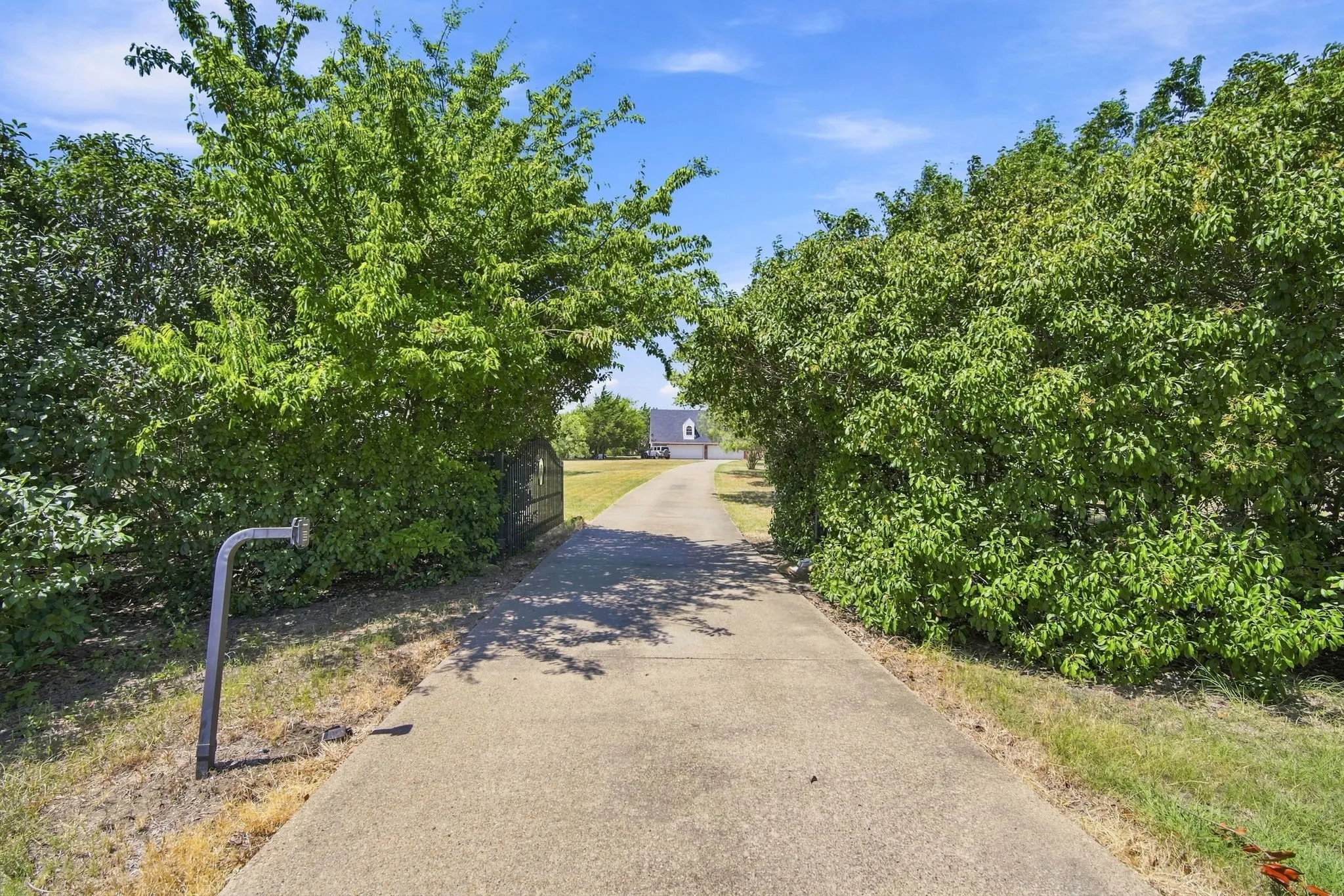 Automatic gated entry to property