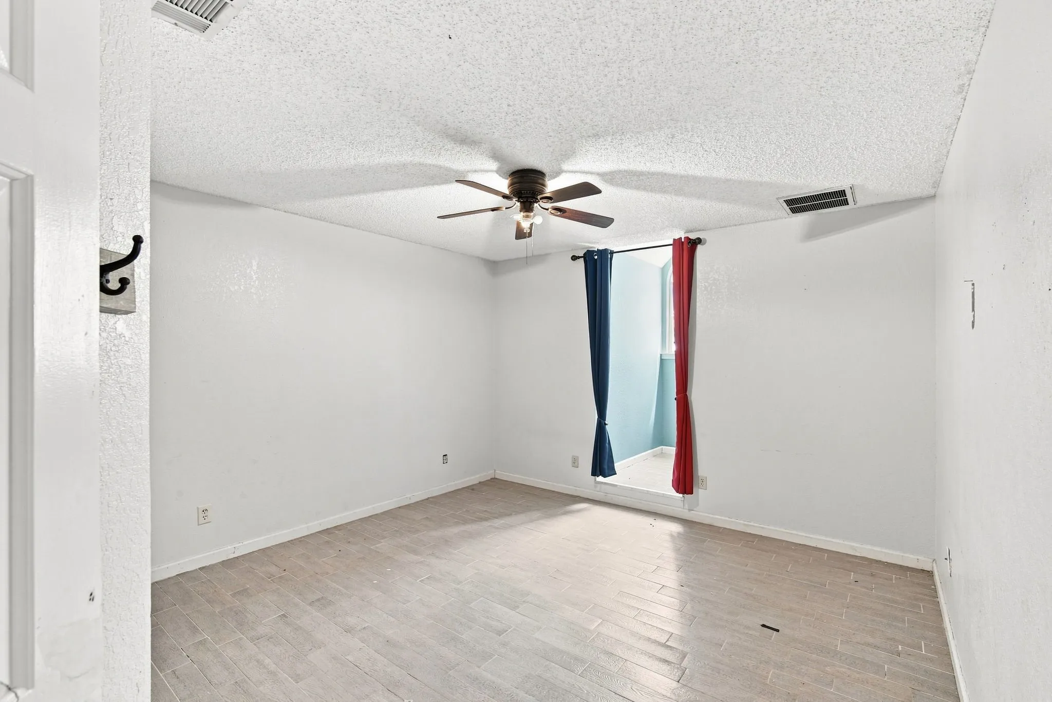 Upstairs secondary bedroom