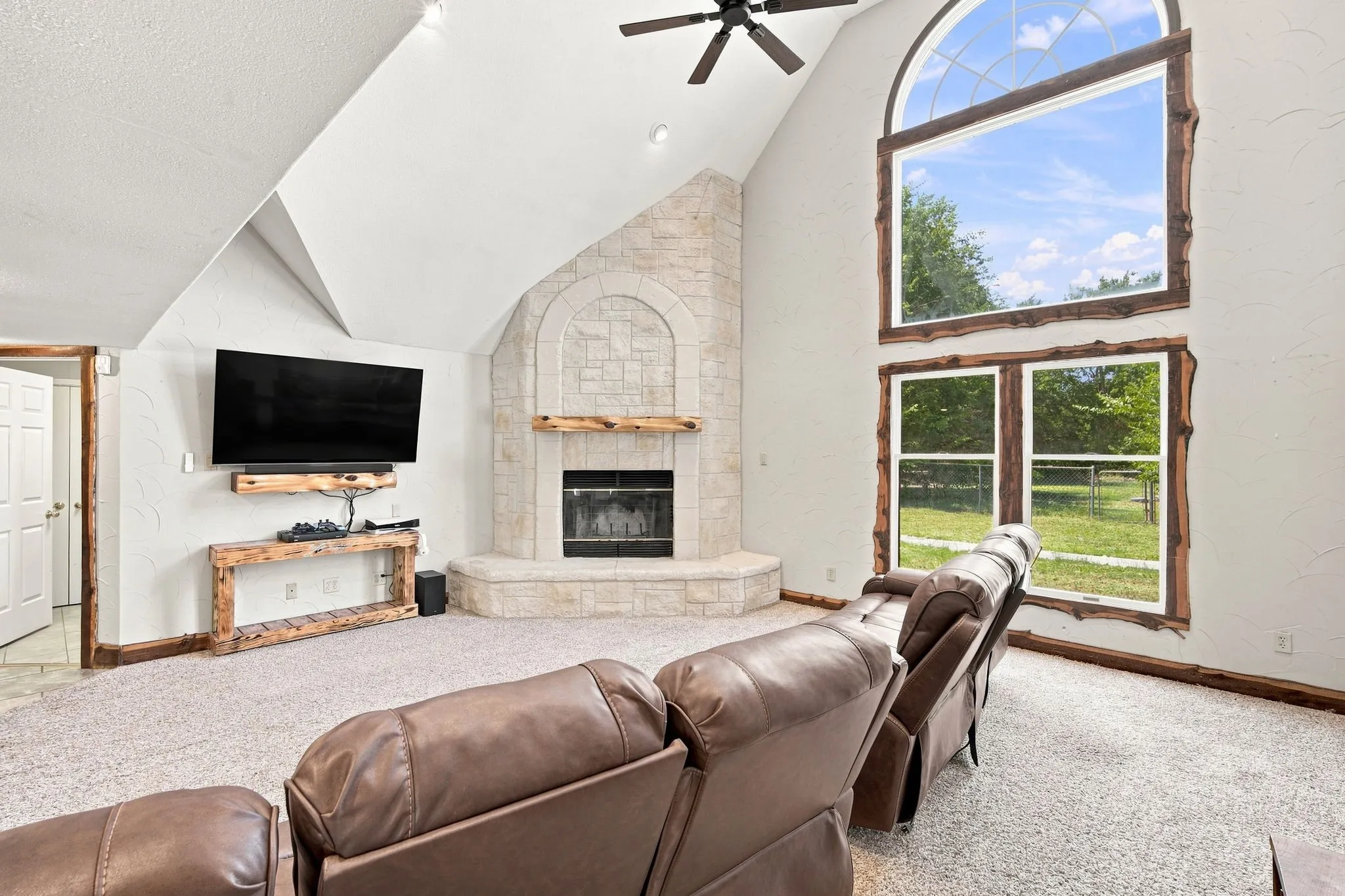Single Family Residence For Sale in Kaufman County , 9732 Timber Trail, Scurry, Texas 75158, 5 Bedroom, 6 Bathroom, 4 Garage spaces, 5,343 Sqft, built in 1992, mls#21354804, Real Estate Agent in Scurry, Homes For Sale in Kaufman county, Homes For Sale in Scurry, Realtor in Scurry Texas, Real Estate Brokerage Independent Realty Texas, Luminita Cordes Realtor