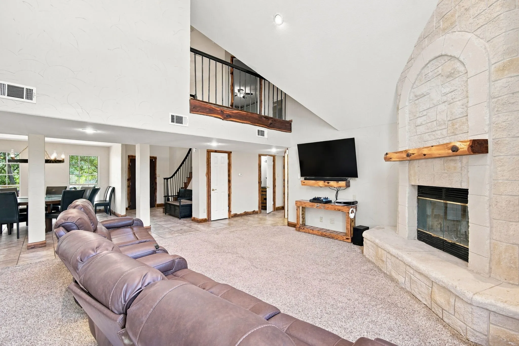 Single Family Residence For Sale in Kaufman County , 9732 Timber Trail, Scurry, Texas 75158, 5 Bedroom, 6 Bathroom, 4 Garage spaces, 5,343 Sqft, built in 1992, mls#21354804, Real Estate Agent in Scurry, Homes For Sale in Kaufman county, Homes For Sale in Scurry, Realtor in Scurry Texas, Real Estate Brokerage Independent Realty Texas, Luminita Cordes Realtor