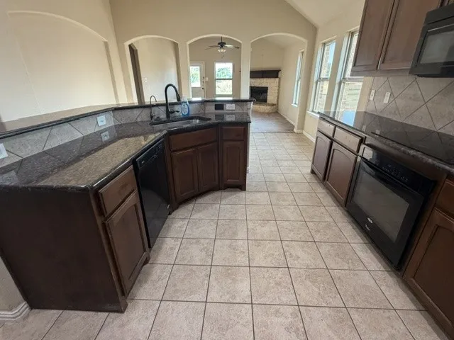 Single Family Residence For Sale in Parker County , 124 Brady Coleman Lane, Springtown, Texas 76082, 4 Bedroom, 2 Bathroom, 4 Garage spaces, 2,023 Sqft, built in 2015, mls#21360818, Real Estate Agent in Springtown, Homes For Sale in Parker county, Homes For Sale in Springtown, Realtor in Springtown Texas, Real Estate Brokerage Independent Realty Texas, Luminita Cordes Realtor