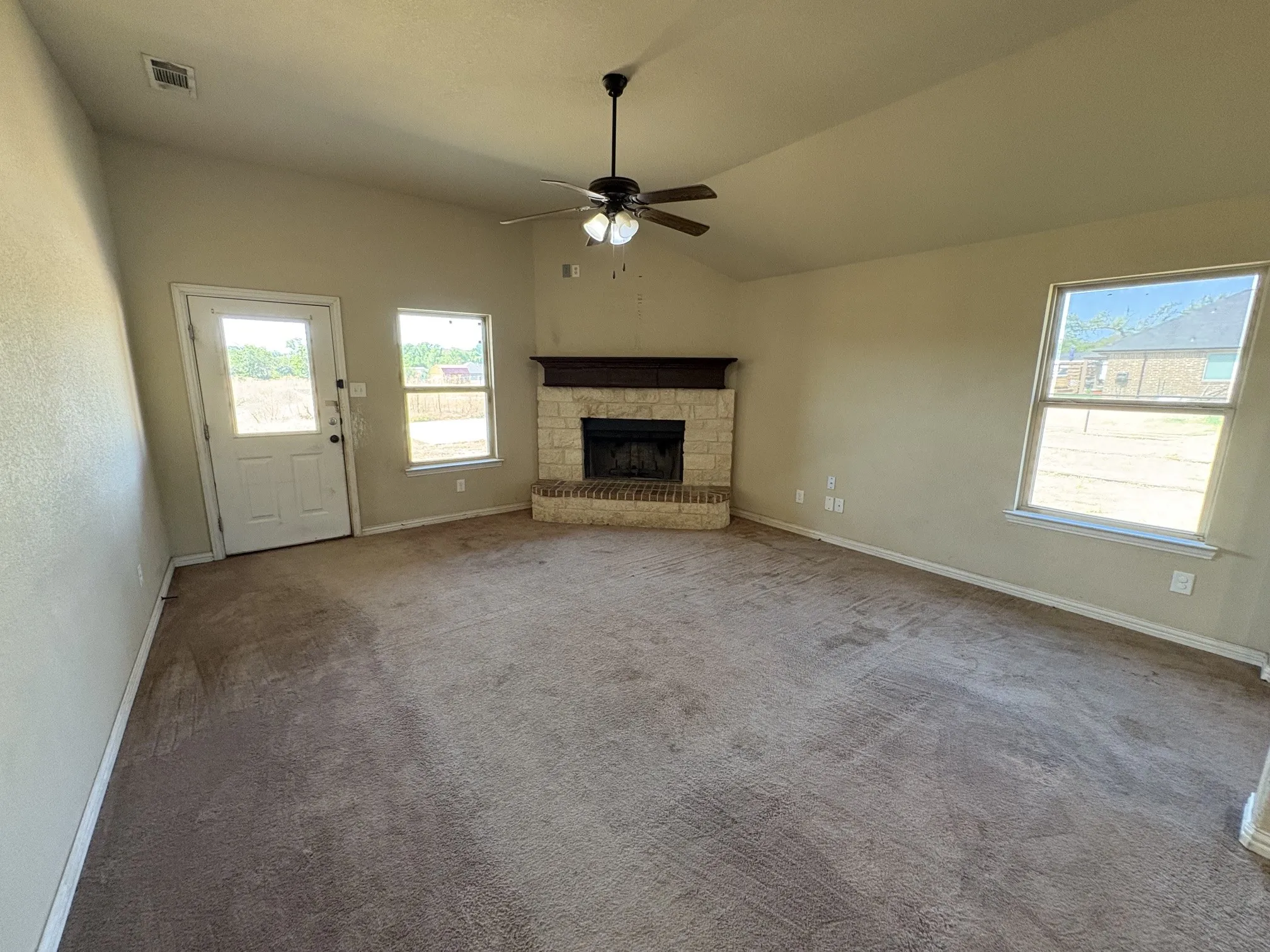 Single Family Residence For Sale in Parker County , 124 Brady Coleman Lane, Springtown, Texas 76082, 4 Bedroom, 2 Bathroom, 4 Garage spaces, 2,023 Sqft, built in 2015, mls#21360818, Real Estate Agent in Springtown, Homes For Sale in Parker county, Homes For Sale in Springtown, Realtor in Springtown Texas, Real Estate Brokerage Independent Realty Texas, Luminita Cordes Realtor