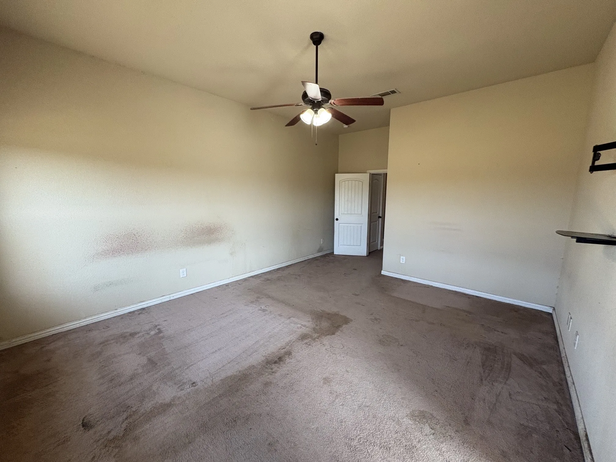 Single Family Residence For Sale in Parker County , 124 Brady Coleman Lane, Springtown, Texas 76082, 4 Bedroom, 2 Bathroom, 4 Garage spaces, 2,023 Sqft, built in 2015, mls#21360818, Real Estate Agent in Springtown, Homes For Sale in Parker county, Homes For Sale in Springtown, Realtor in Springtown Texas, Real Estate Brokerage Independent Realty Texas, Luminita Cordes Realtor