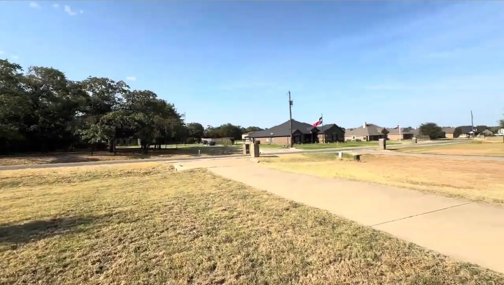 Single Family Residence For Sale in Parker County , 124 Brady Coleman Lane, Springtown, Texas 76082, 4 Bedroom, 2 Bathroom, 4 Garage spaces, 2,023 Sqft, built in 2015, mls#21360818, Real Estate Agent in Springtown, Homes For Sale in Parker county, Homes For Sale in Springtown, Realtor in Springtown Texas, Real Estate Brokerage Independent Realty Texas, Luminita Cordes Realtor