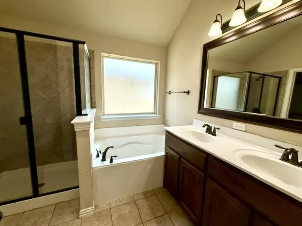 Single Family Residence For Sale in Parker County , 124 Brady Coleman Lane, Springtown, Texas 76082, 4 Bedroom, 2 Bathroom, 4 Garage spaces, 2,023 Sqft, built in 2015, mls#21360818, Real Estate Agent in Springtown, Homes For Sale in Parker county, Homes For Sale in Springtown, Realtor in Springtown Texas, Real Estate Brokerage Independent Realty Texas, Luminita Cordes Realtor