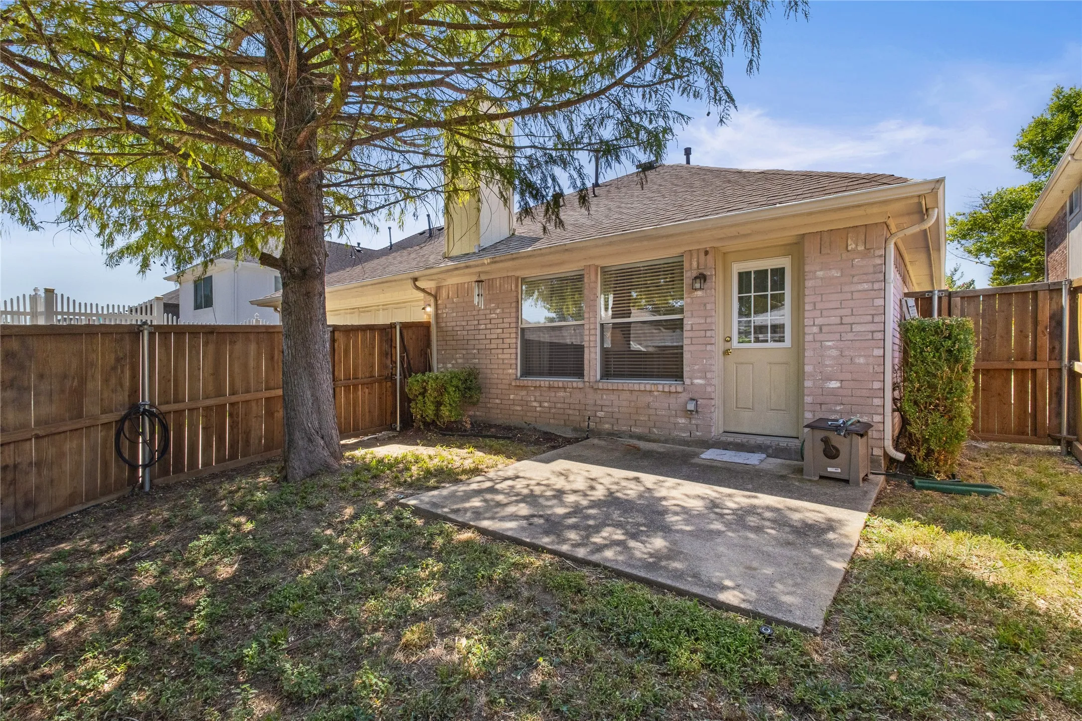 Single Family Residence For Sale in Collin County , 4424 Santa Fe Lane, Mc Kinney, Texas 75070, 3 Bedroom, 2 Bathroom, 2 Garage spaces, 2,021 Sqft, built in 1997, mls#21349949, Real Estate Agent in Mc Kinney, Homes For Sale in Collin county, Homes For Sale in Mc Kinney, Realtor in Mc Kinney Texas, Real Estate Brokerage Independent Realty Texas, Luminita Cordes Realtor