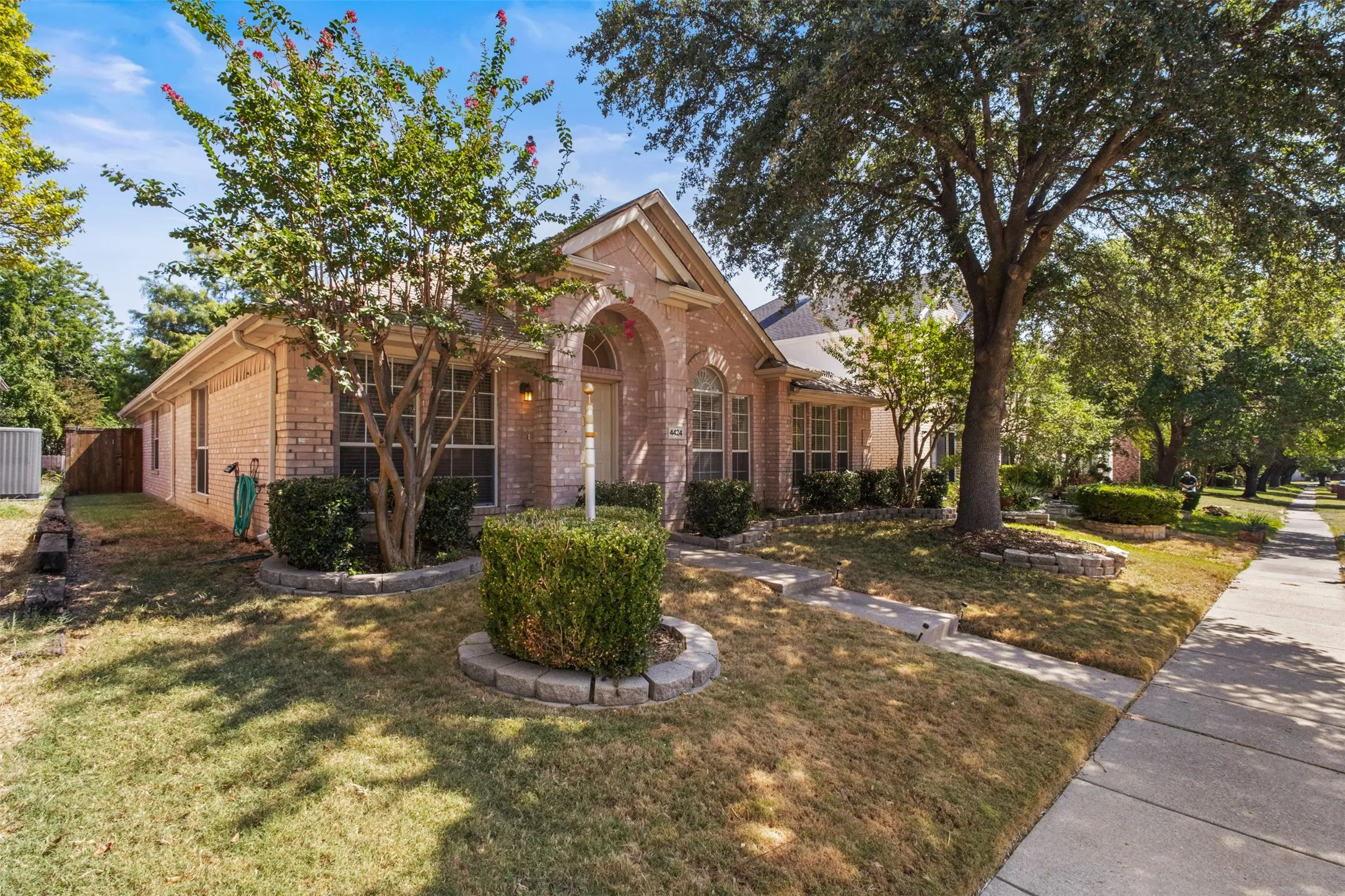Single Family Residence For Sale in Collin County , 4424 Santa Fe Lane, Mc Kinney, Texas 75070, 3 Bedroom, 2 Bathroom, 2 Garage spaces, 2,021 Sqft, built in 1997, mls#21349949, Real Estate Agent in Mc Kinney, Homes For Sale in Collin county, Homes For Sale in Mc Kinney, Realtor in Mc Kinney Texas, Real Estate Brokerage Independent Realty Texas, Luminita Cordes Realtor
