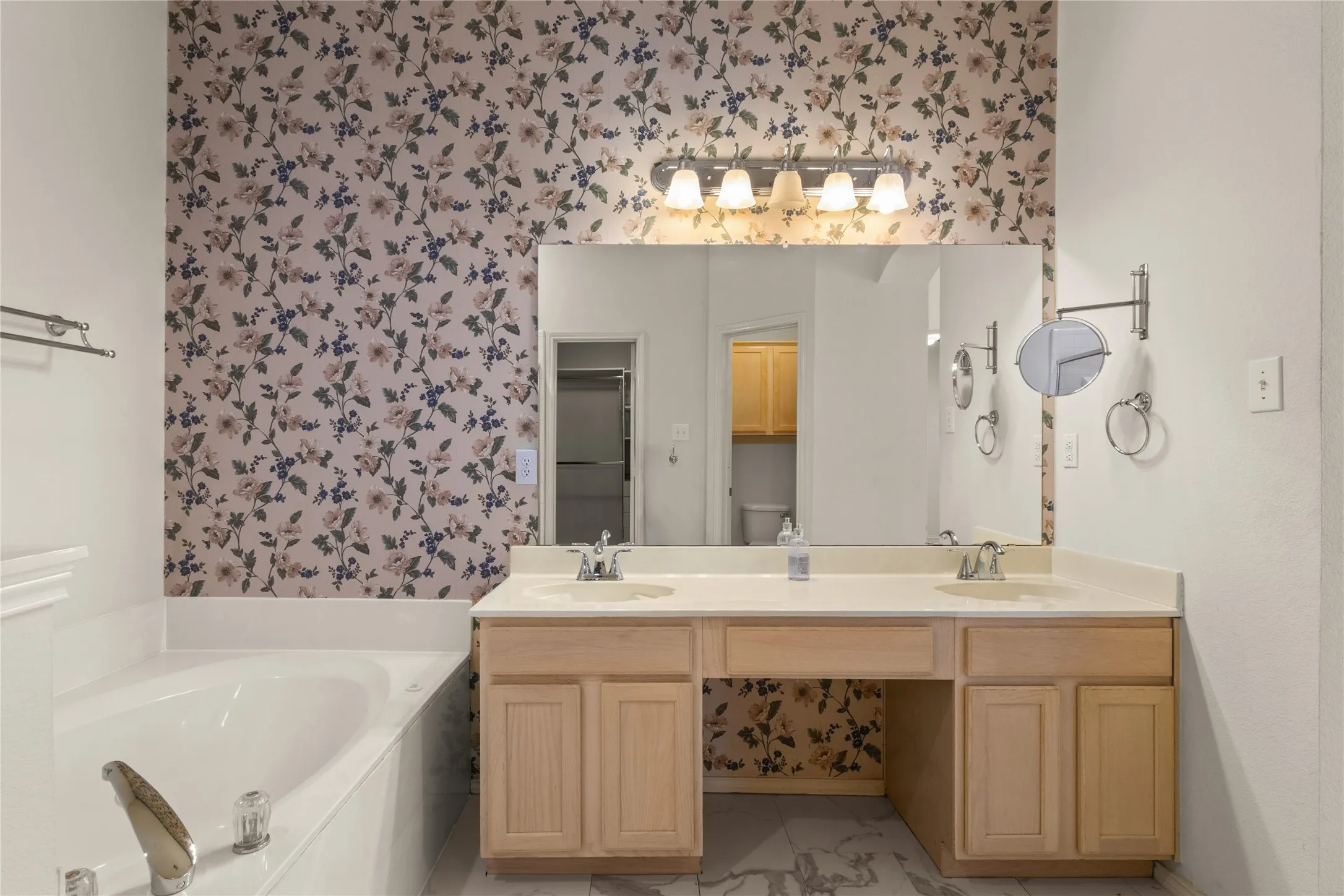 Single Family Residence For Sale in Collin County , 4424 Santa Fe Lane, Mc Kinney, Texas 75070, 3 Bedroom, 2 Bathroom, 2 Garage spaces, 2,021 Sqft, built in 1997, mls#21349949, Real Estate Agent in Mc Kinney, Homes For Sale in Collin county, Homes For Sale in Mc Kinney, Realtor in Mc Kinney Texas, Real Estate Brokerage Independent Realty Texas, Luminita Cordes Realtor