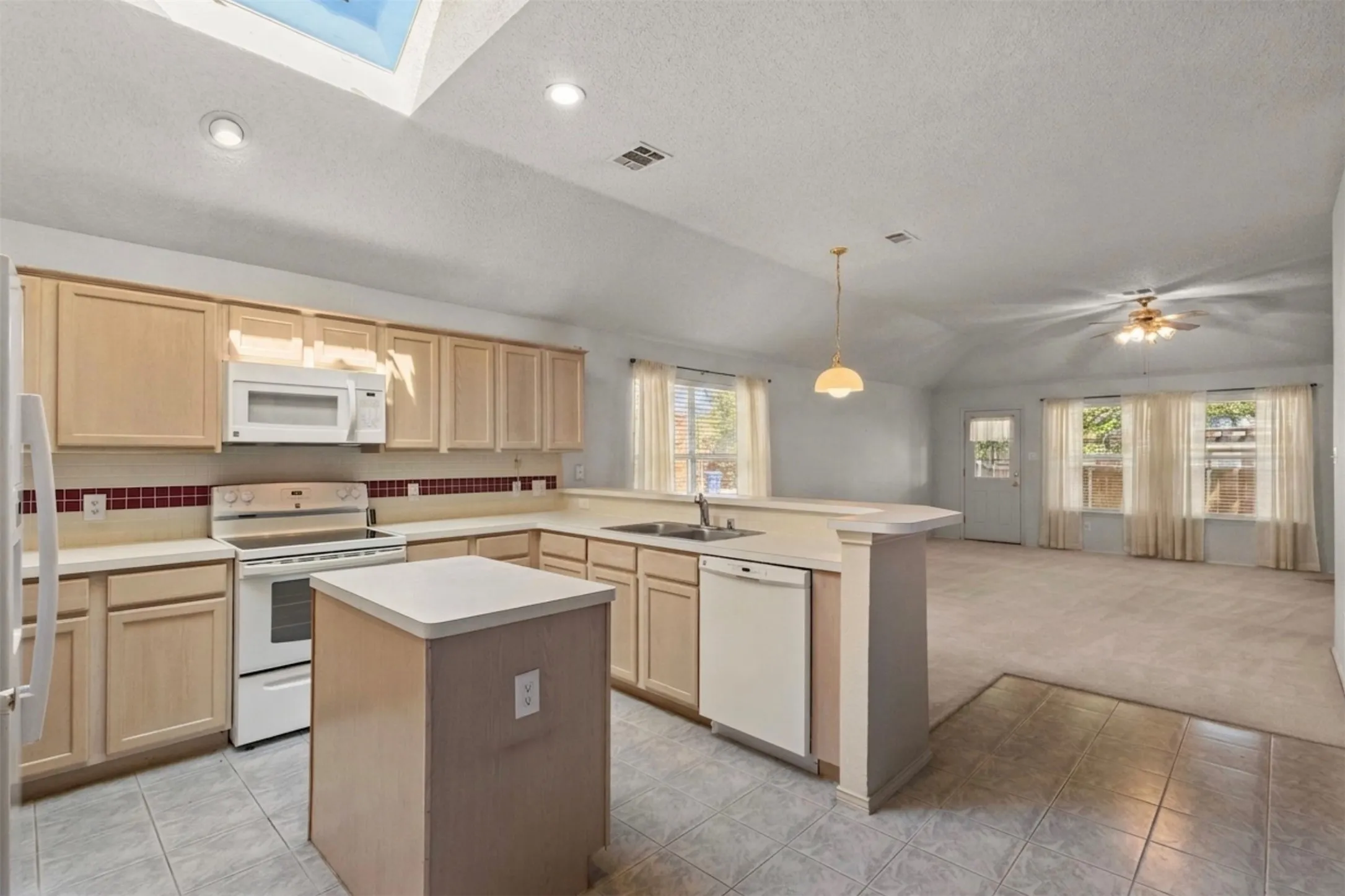 Single Family Residence For Sale in Collin County , 4424 Santa Fe Lane, Mc Kinney, Texas 75070, 3 Bedroom, 2 Bathroom, 2 Garage spaces, 2,021 Sqft, built in 1997, mls#21349949, Real Estate Agent in Mc Kinney, Homes For Sale in Collin county, Homes For Sale in Mc Kinney, Realtor in Mc Kinney Texas, Real Estate Brokerage Independent Realty Texas, Luminita Cordes Realtor