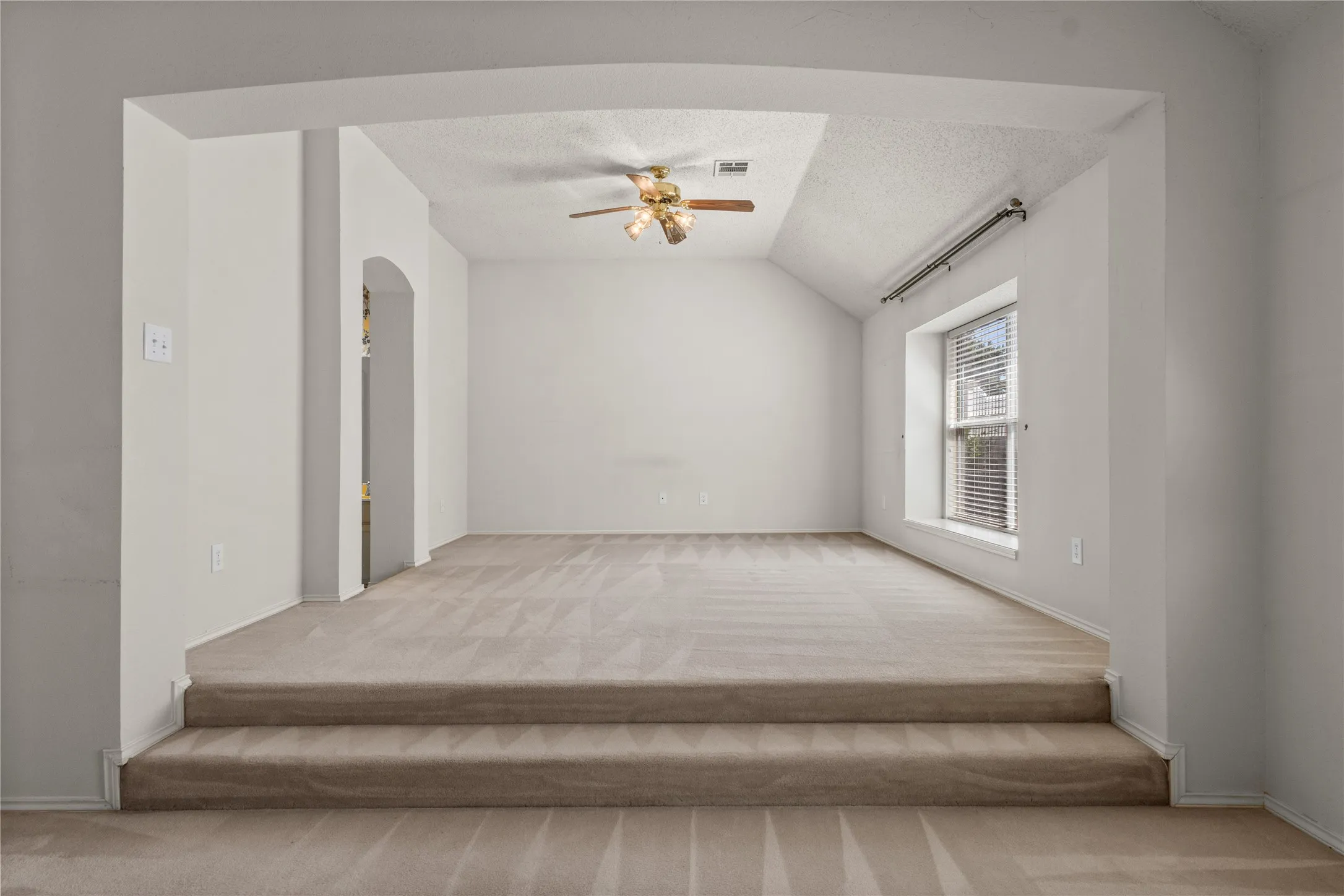 Single Family Residence For Sale in Collin County , 4424 Santa Fe Lane, Mc Kinney, Texas 75070, 3 Bedroom, 2 Bathroom, 2 Garage spaces, 2,021 Sqft, built in 1997, mls#21349949, Real Estate Agent in Mc Kinney, Homes For Sale in Collin county, Homes For Sale in Mc Kinney, Realtor in Mc Kinney Texas, Real Estate Brokerage Independent Realty Texas, Luminita Cordes Realtor