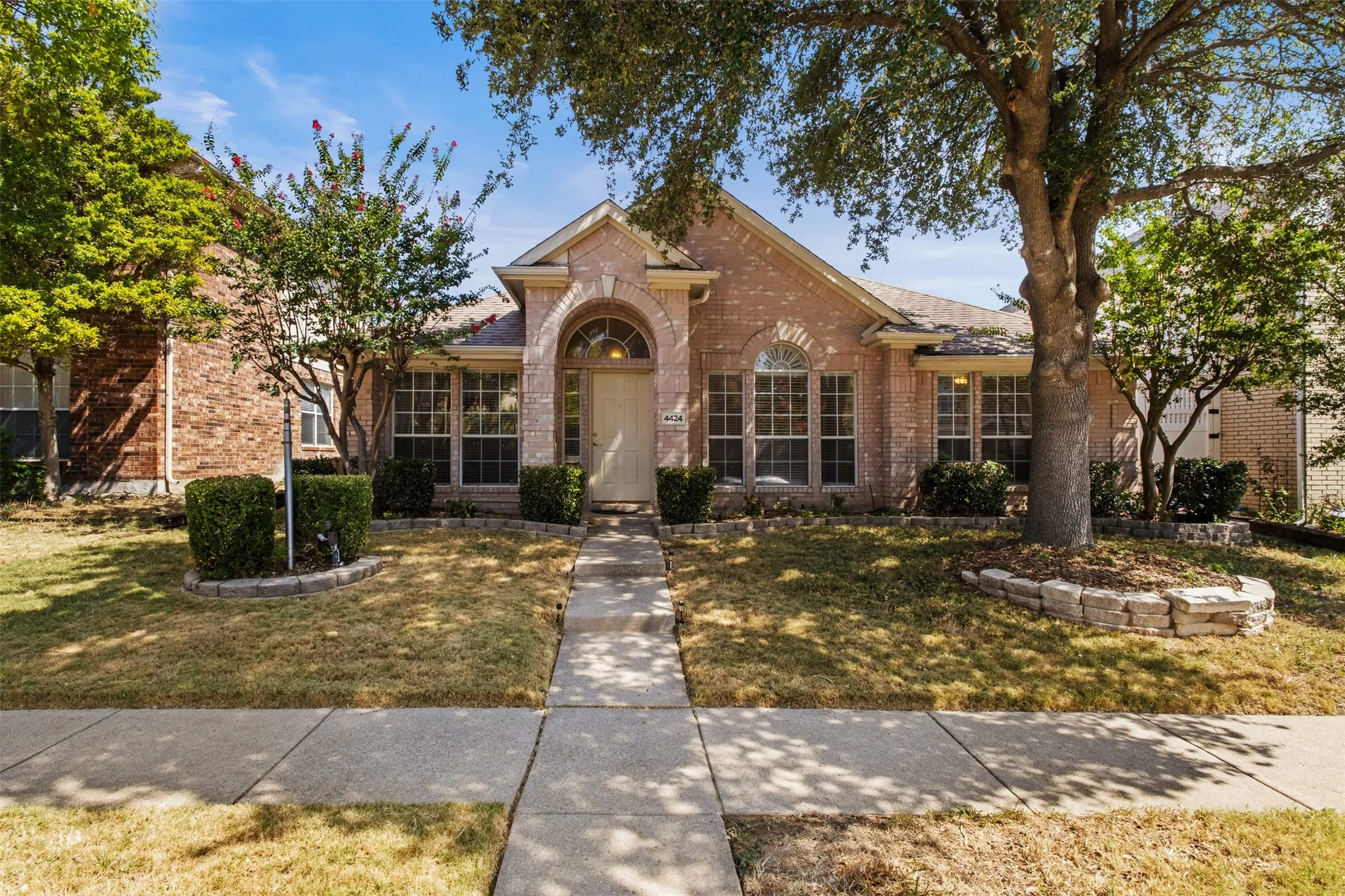 Single Family Residence For Sale in Collin County , 4424 Santa Fe Lane, Mc Kinney, Texas 75070, 3 Bedroom, 2 Bathroom, 2 Garage spaces, 2,021 Sqft, built in 1997, mls#21349949, Real Estate Agent in Mc Kinney, Homes For Sale in Collin county, Homes For Sale in Mc Kinney, Realtor in Mc Kinney Texas, Real Estate Brokerage Independent Realty Texas, Luminita Cordes Realtor
