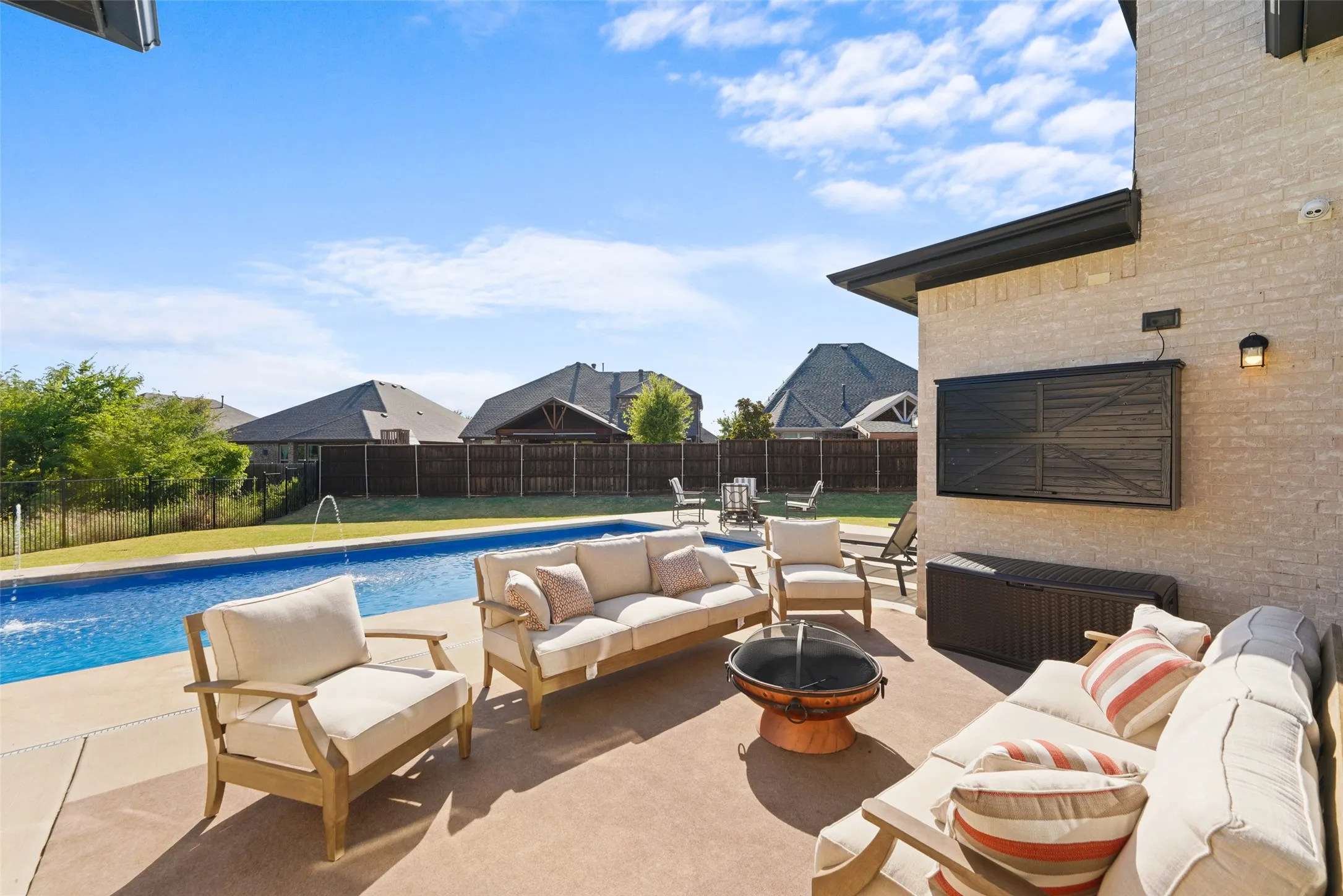 Single Family Residence For Sale in Denton County , 1737 Frisco Hills Boulevard, Little Elm, Texas 75068, 5 Bedroom, 5 Bathroom, 3 Garage spaces, 4,727 Sqft, built in 2018, mls#21360783, Real Estate Agent in Little Elm, Homes For Sale in Denton county, Homes For Sale in Little Elm, Realtor in Little Elm Texas, Real Estate Brokerage Independent Realty Texas, Luminita Cordes Realtor