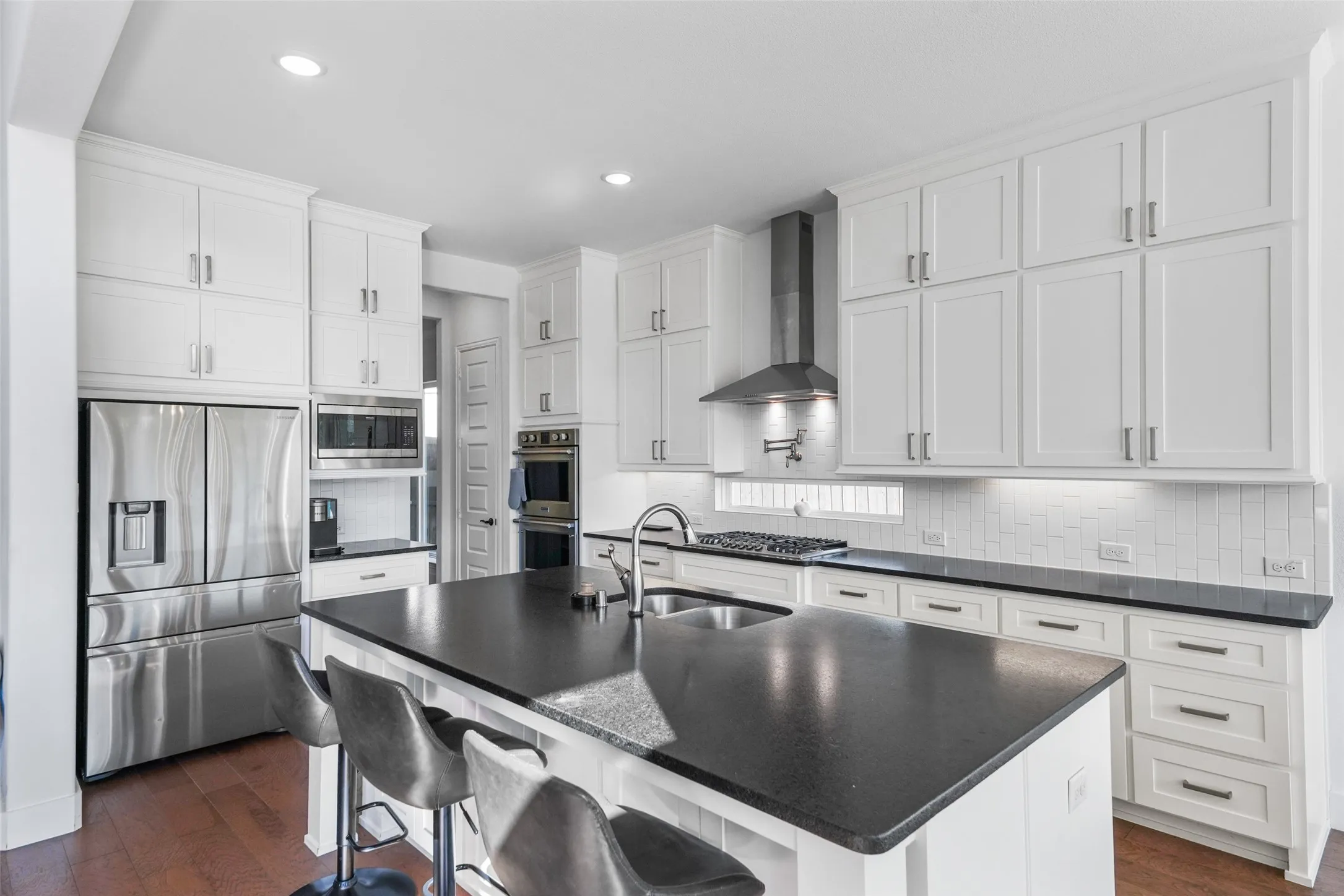 Single Family Residence For Sale in Denton County , 1737 Frisco Hills Boulevard, Little Elm, Texas 75068, 5 Bedroom, 5 Bathroom, 3 Garage spaces, 4,727 Sqft, built in 2018, mls#21360783, Real Estate Agent in Little Elm, Homes For Sale in Denton county, Homes For Sale in Little Elm, Realtor in Little Elm Texas, Real Estate Brokerage Independent Realty Texas, Luminita Cordes Realtor