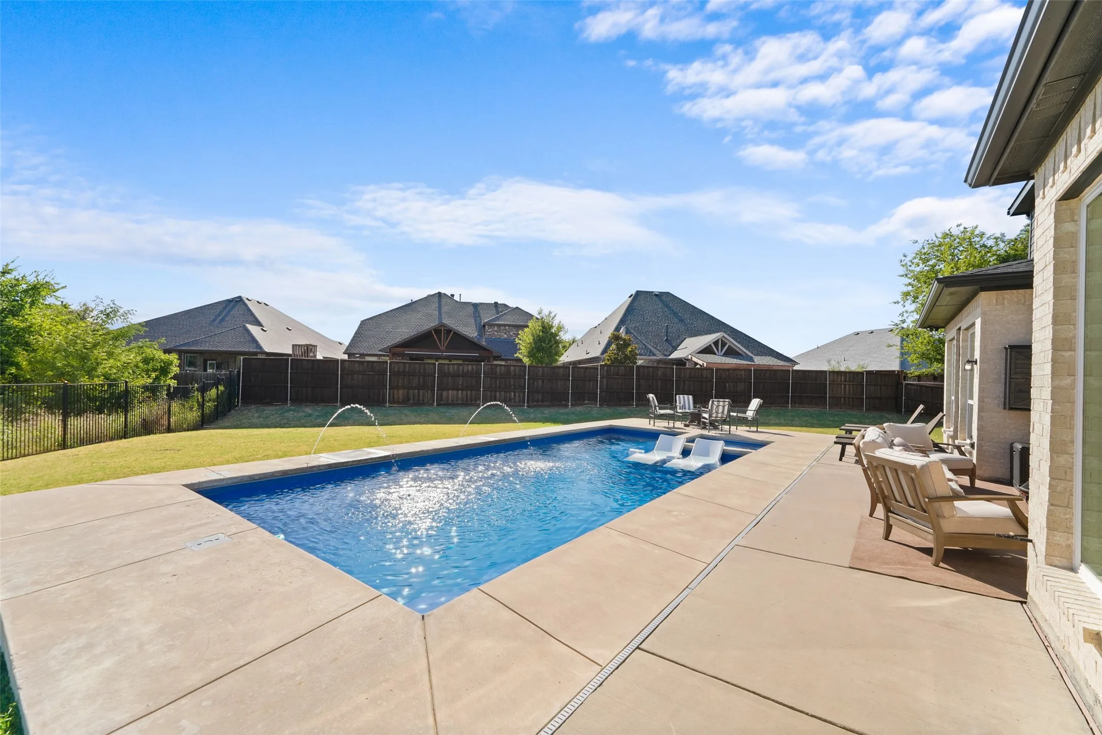 Single Family Residence For Sale in Denton County , 1737 Frisco Hills Boulevard, Little Elm, Texas 75068, 5 Bedroom, 5 Bathroom, 3 Garage spaces, 4,727 Sqft, built in 2018, mls#21360783, Real Estate Agent in Little Elm, Homes For Sale in Denton county, Homes For Sale in Little Elm, Realtor in Little Elm Texas, Real Estate Brokerage Independent Realty Texas, Luminita Cordes Realtor