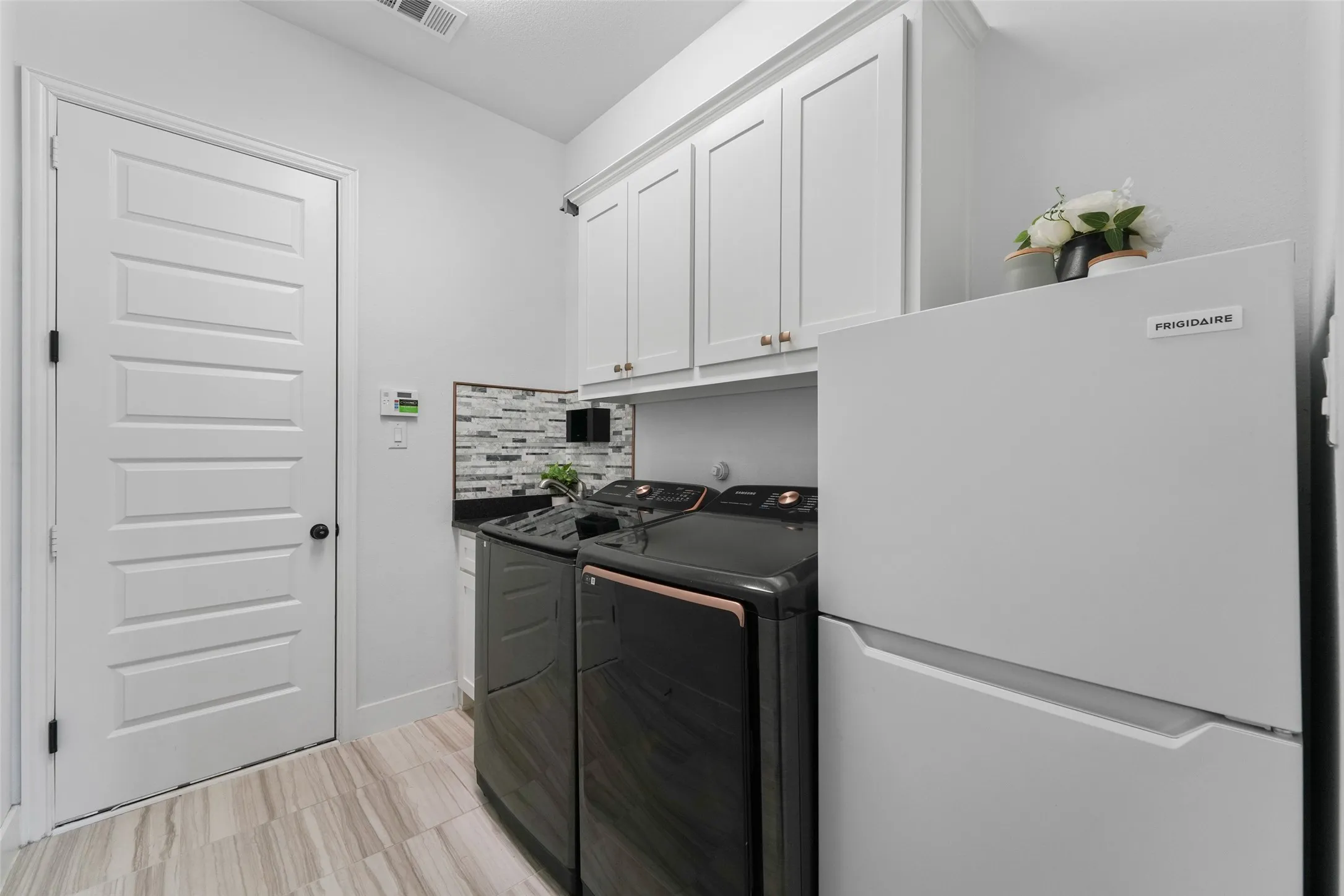 Single Family Residence For Sale in Denton County , 1737 Frisco Hills Boulevard, Little Elm, Texas 75068, 5 Bedroom, 5 Bathroom, 3 Garage spaces, 4,727 Sqft, built in 2018, mls#21360783, Real Estate Agent in Little Elm, Homes For Sale in Denton county, Homes For Sale in Little Elm, Realtor in Little Elm Texas, Real Estate Brokerage Independent Realty Texas, Luminita Cordes Realtor