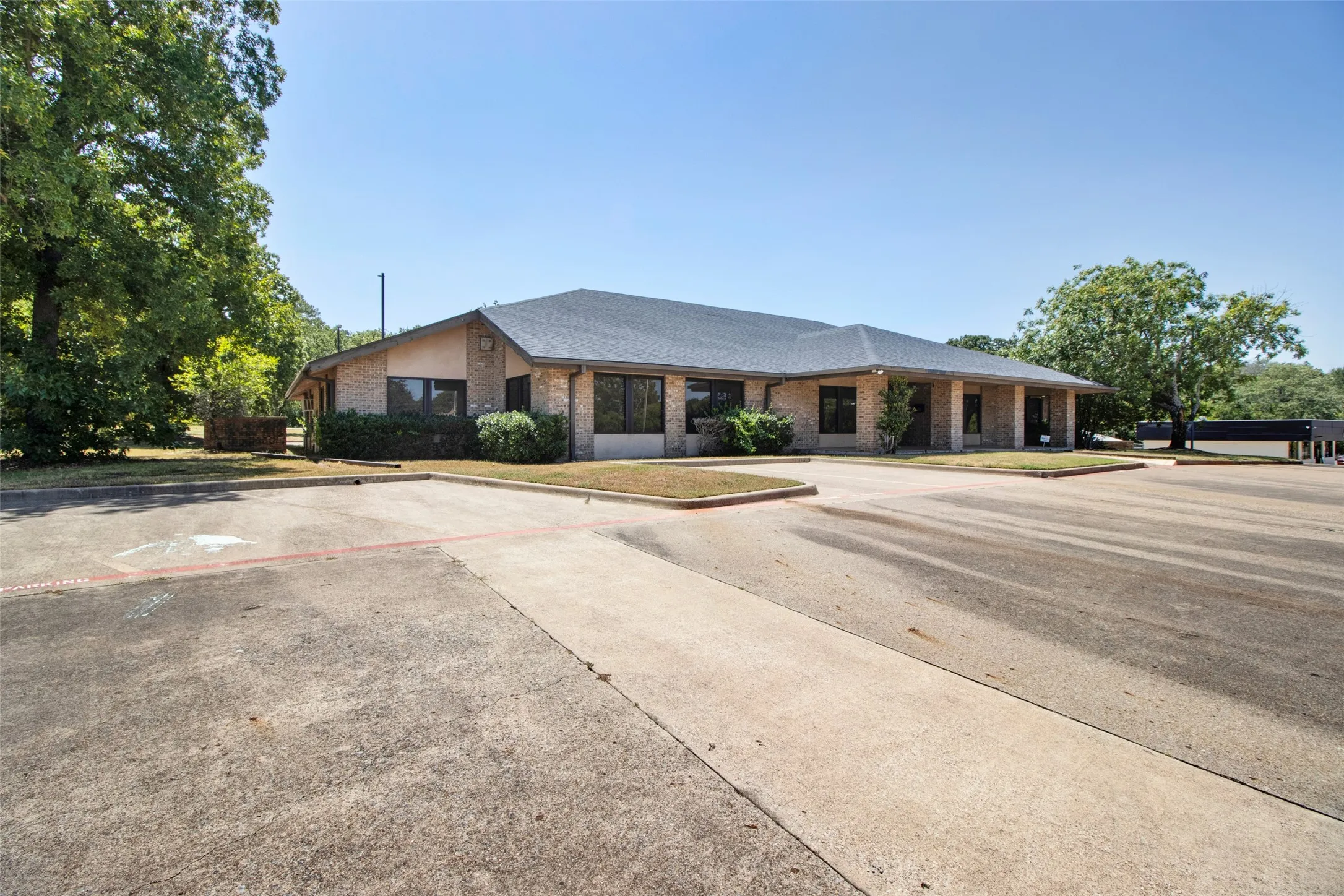 Business For Sale in Smith County , 3210 W Northwest Loop 323, Tyler, Texas 75702, 0, 0, Garage spaces, 0 Sqft, built in 1986, mls#21360792, Real Estate Agent in Tyler, Homes For Sale in Smith county, Homes For Sale in Tyler, Realtor in Tyler Texas, Real Estate Brokerage Independent Realty Texas, Luminita Cordes Realtor