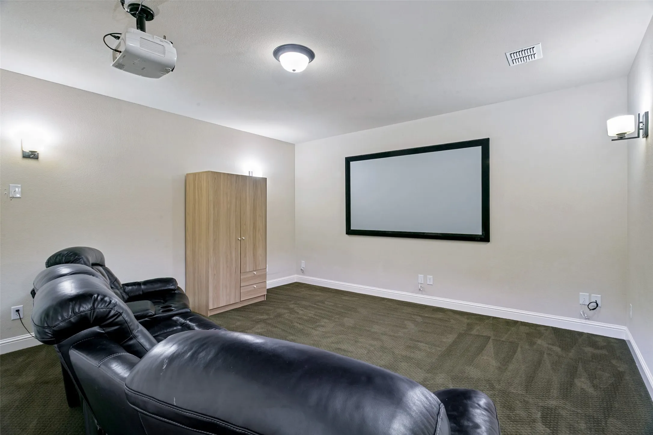 Single Family Residence For Sale in Denton County , 2508 Case Castle Court, Lewisville, Texas 75056, 3 Bedroom, 4 Bathroom, 2 Garage spaces, 3,137 Sqft, built in 2012, mls#21359687, Real Estate Agent in Lewisville, Homes For Sale in Denton county, Homes For Sale in Lewisville, Realtor in Lewisville Texas, Real Estate Brokerage Independent Realty Texas, Luminita Cordes Realtor