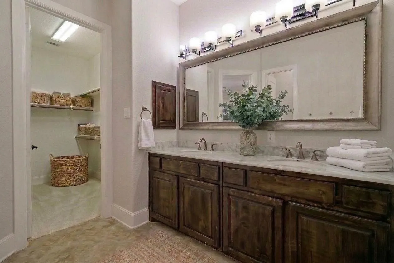 Single Family Residence For Sale in Denton County , 2508 Case Castle Court, Lewisville, Texas 75056, 3 Bedroom, 4 Bathroom, 2 Garage spaces, 3,137 Sqft, built in 2012, mls#21359687, Real Estate Agent in Lewisville, Homes For Sale in Denton county, Homes For Sale in Lewisville, Realtor in Lewisville Texas, Real Estate Brokerage Independent Realty Texas, Luminita Cordes Realtor