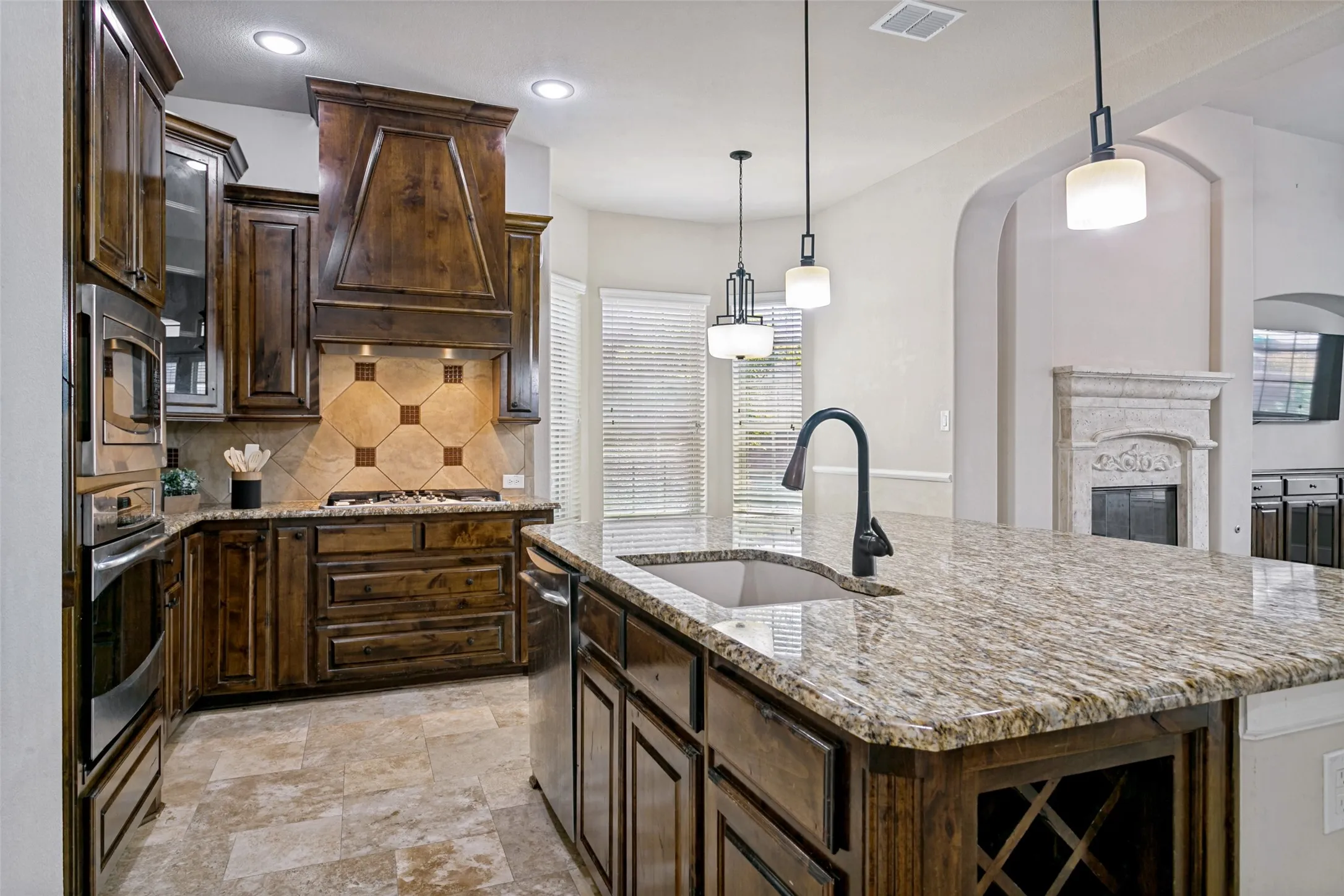 Single Family Residence For Sale in Denton County , 2508 Case Castle Court, Lewisville, Texas 75056, 3 Bedroom, 4 Bathroom, 2 Garage spaces, 3,137 Sqft, built in 2012, mls#21359687, Real Estate Agent in Lewisville, Homes For Sale in Denton county, Homes For Sale in Lewisville, Realtor in Lewisville Texas, Real Estate Brokerage Independent Realty Texas, Luminita Cordes Realtor