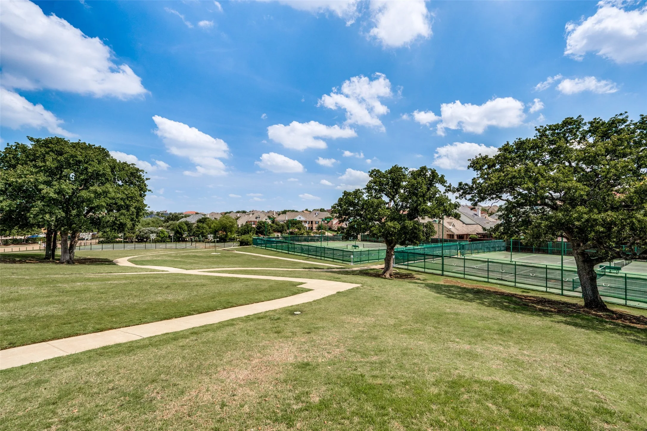 Castle Hills community tennis and basketball courts
