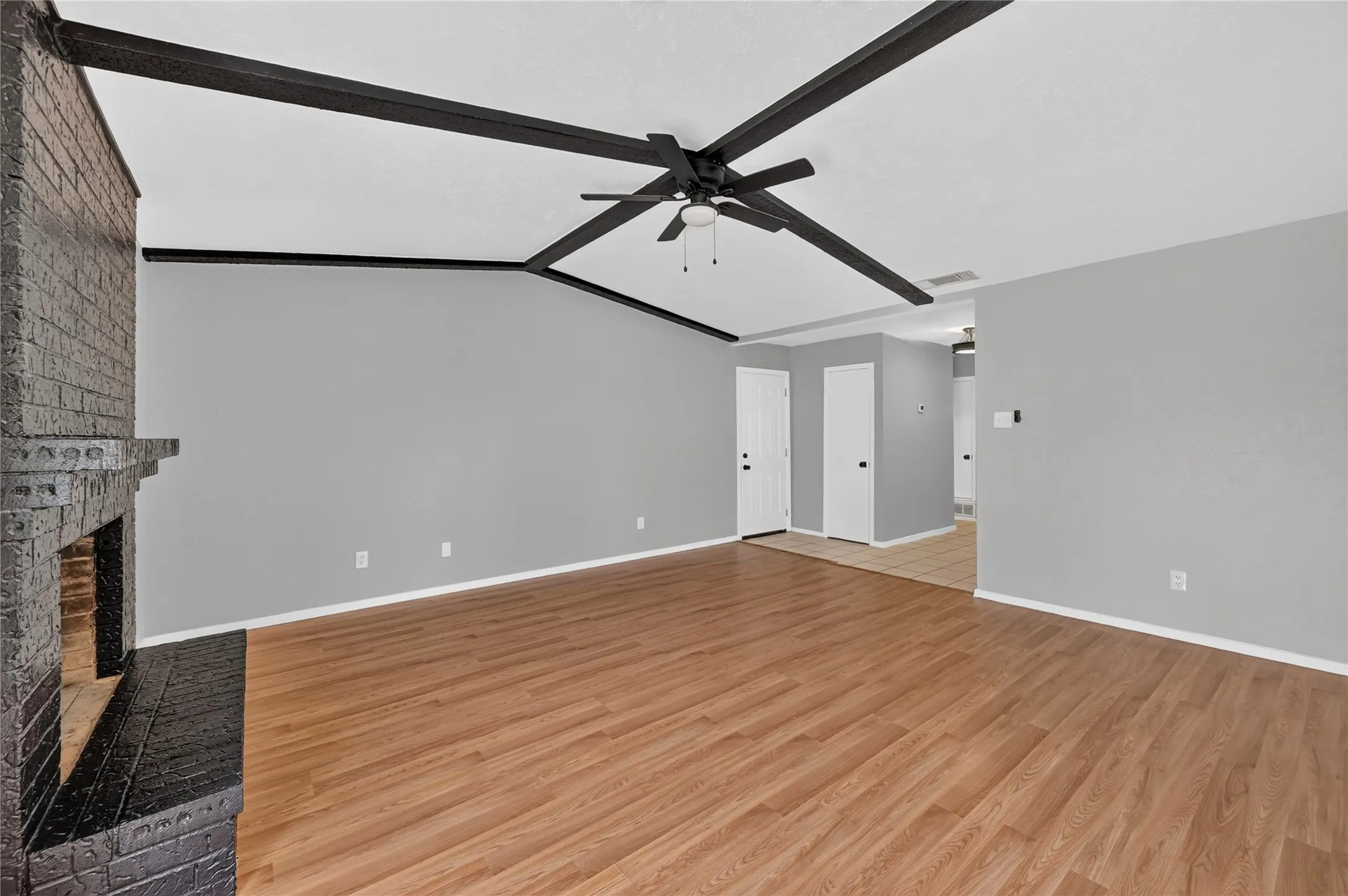 Single Family Residence For Rent in Dallas County , 2760 Hollandale Lane, Farmers Branch, Texas 75234, 3 Bedroom, 2 Bathroom, 2 Garage spaces, 1,452 Sqft, built in 1971, mls#21358466, Real Estate Agent in Farmers Branch, Homes For Rent in Dallas county, Homes For Rent in Farmers Branch, Realtor in Farmers Branch Texas, Real Estate Brokerage Independent Realty Texas, Luminita Cordes Realtor