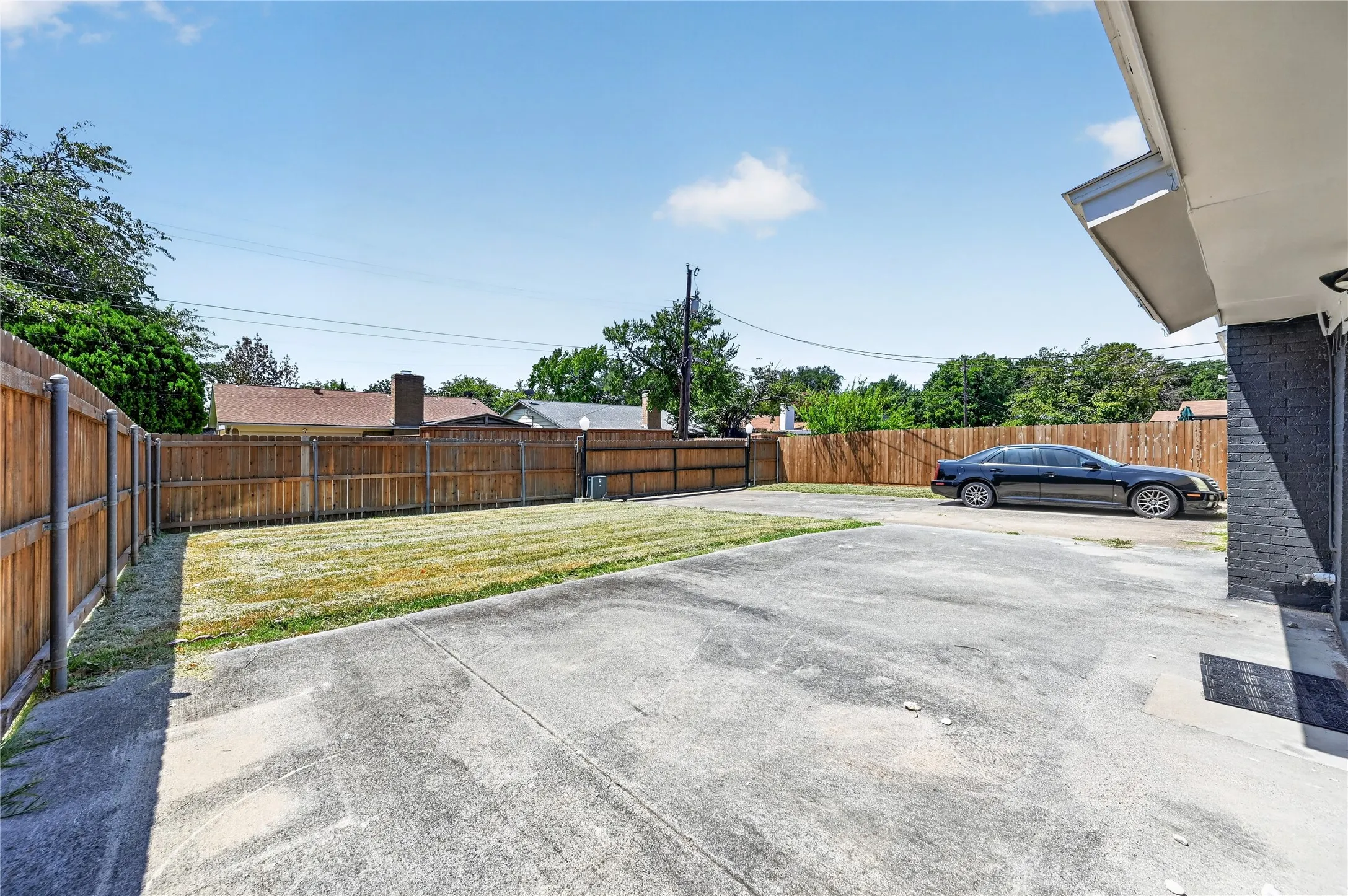 Single Family Residence For Rent in Dallas County , 2760 Hollandale Lane, Farmers Branch, Texas 75234, 3 Bedroom, 2 Bathroom, 2 Garage spaces, 1,452 Sqft, built in 1971, mls#21358466, Real Estate Agent in Farmers Branch, Homes For Rent in Dallas county, Homes For Rent in Farmers Branch, Realtor in Farmers Branch Texas, Real Estate Brokerage Independent Realty Texas, Luminita Cordes Realtor