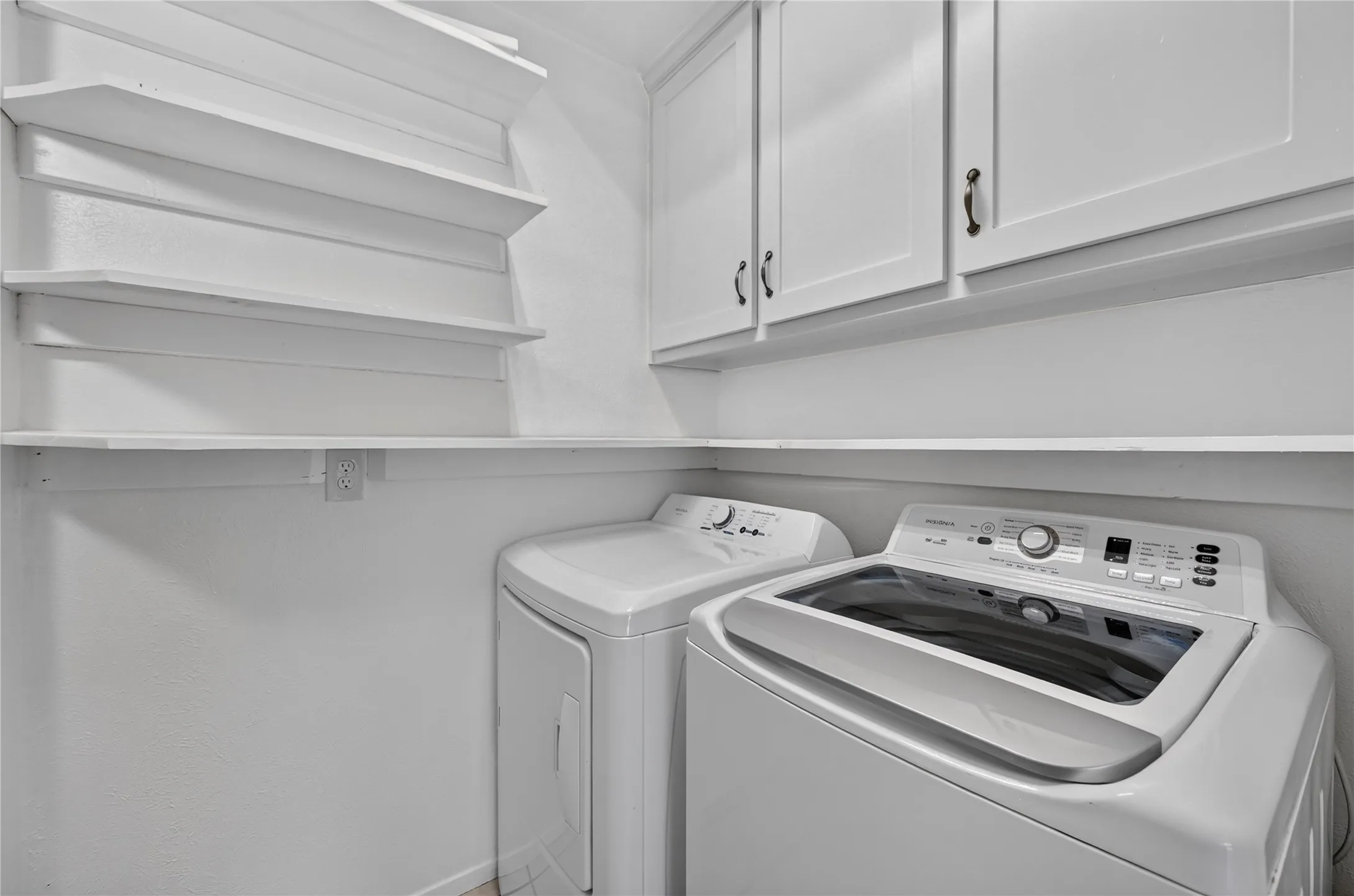 Single Family Residence For Rent in Dallas County , 2760 Hollandale Lane, Farmers Branch, Texas 75234, 3 Bedroom, 2 Bathroom, 2 Garage spaces, 1,452 Sqft, built in 1971, mls#21358466, Real Estate Agent in Farmers Branch, Homes For Rent in Dallas county, Homes For Rent in Farmers Branch, Realtor in Farmers Branch Texas, Real Estate Brokerage Independent Realty Texas, Luminita Cordes Realtor