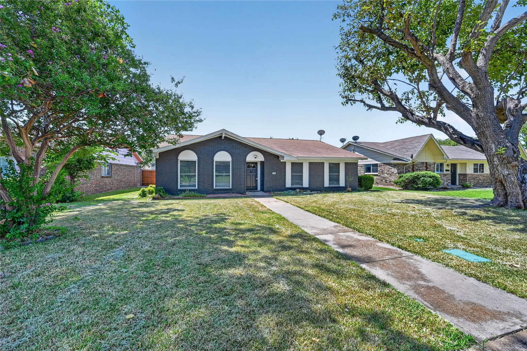 Single Family Residence For Rent in Dallas County , 2760 Hollandale Lane, Farmers Branch, Texas 75234, 3 Bedroom, 2 Bathroom, 2 Garage spaces, 1,452 Sqft, built in 1971, mls#21358466, Real Estate Agent in Farmers Branch, Homes For Rent in Dallas county, Homes For Rent in Farmers Branch, Realtor in Farmers Branch Texas, Real Estate Brokerage Independent Realty Texas, Luminita Cordes Realtor