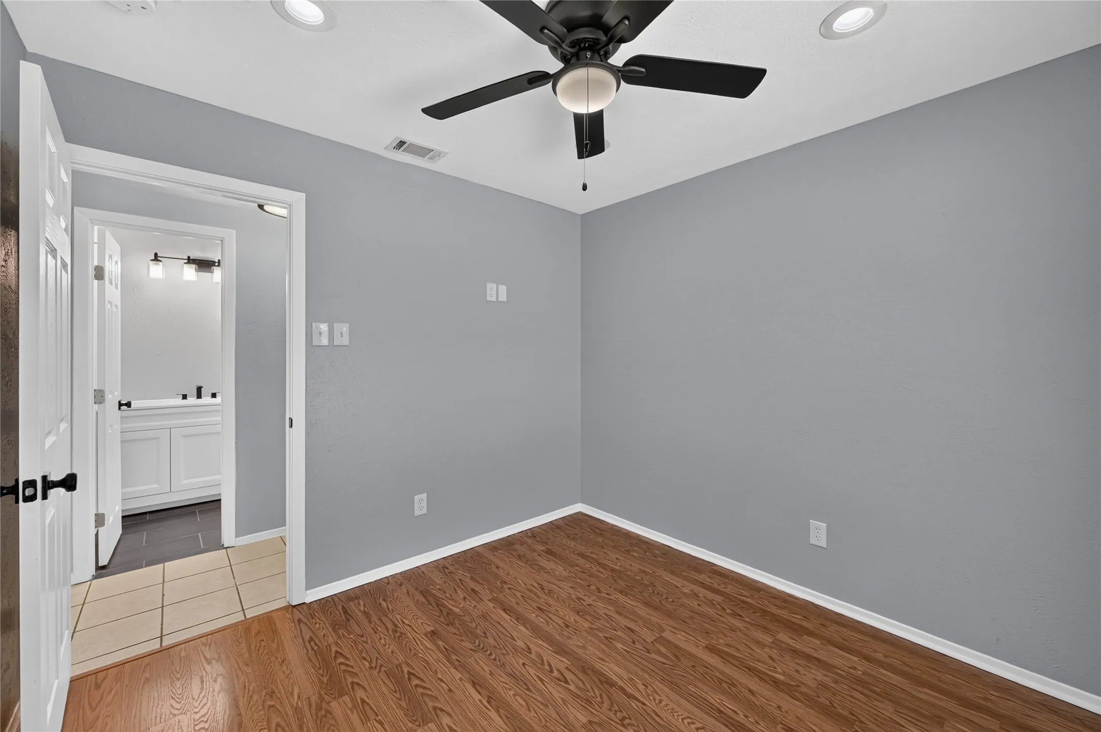 Single Family Residence For Rent in Dallas County , 2760 Hollandale Lane, Farmers Branch, Texas 75234, 3 Bedroom, 2 Bathroom, 2 Garage spaces, 1,452 Sqft, built in 1971, mls#21358466, Real Estate Agent in Farmers Branch, Homes For Rent in Dallas county, Homes For Rent in Farmers Branch, Realtor in Farmers Branch Texas, Real Estate Brokerage Independent Realty Texas, Luminita Cordes Realtor