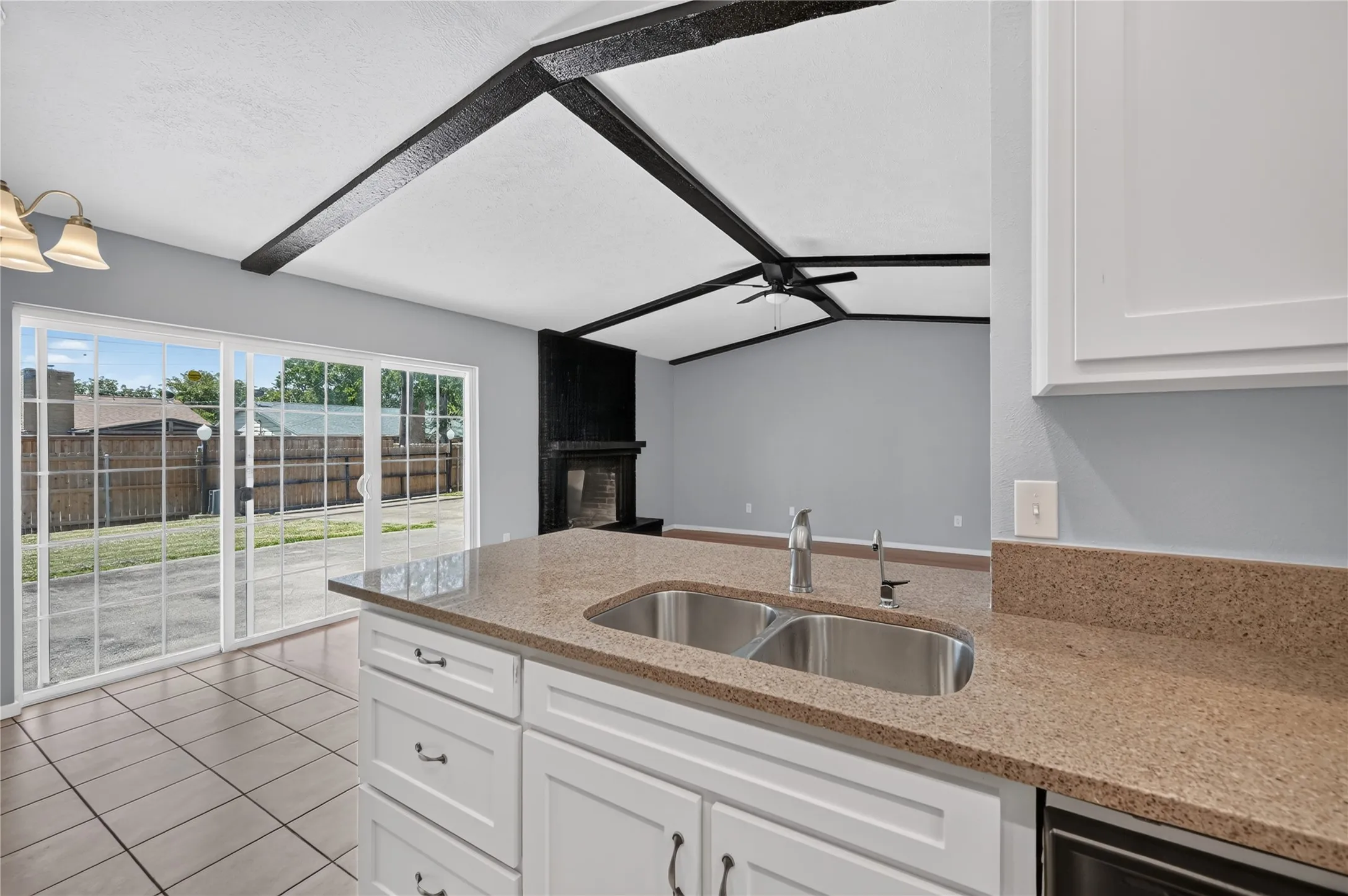 Single Family Residence For Rent in Dallas County , 2760 Hollandale Lane, Farmers Branch, Texas 75234, 3 Bedroom, 2 Bathroom, 2 Garage spaces, 1,452 Sqft, built in 1971, mls#21358466, Real Estate Agent in Farmers Branch, Homes For Rent in Dallas county, Homes For Rent in Farmers Branch, Realtor in Farmers Branch Texas, Real Estate Brokerage Independent Realty Texas, Luminita Cordes Realtor