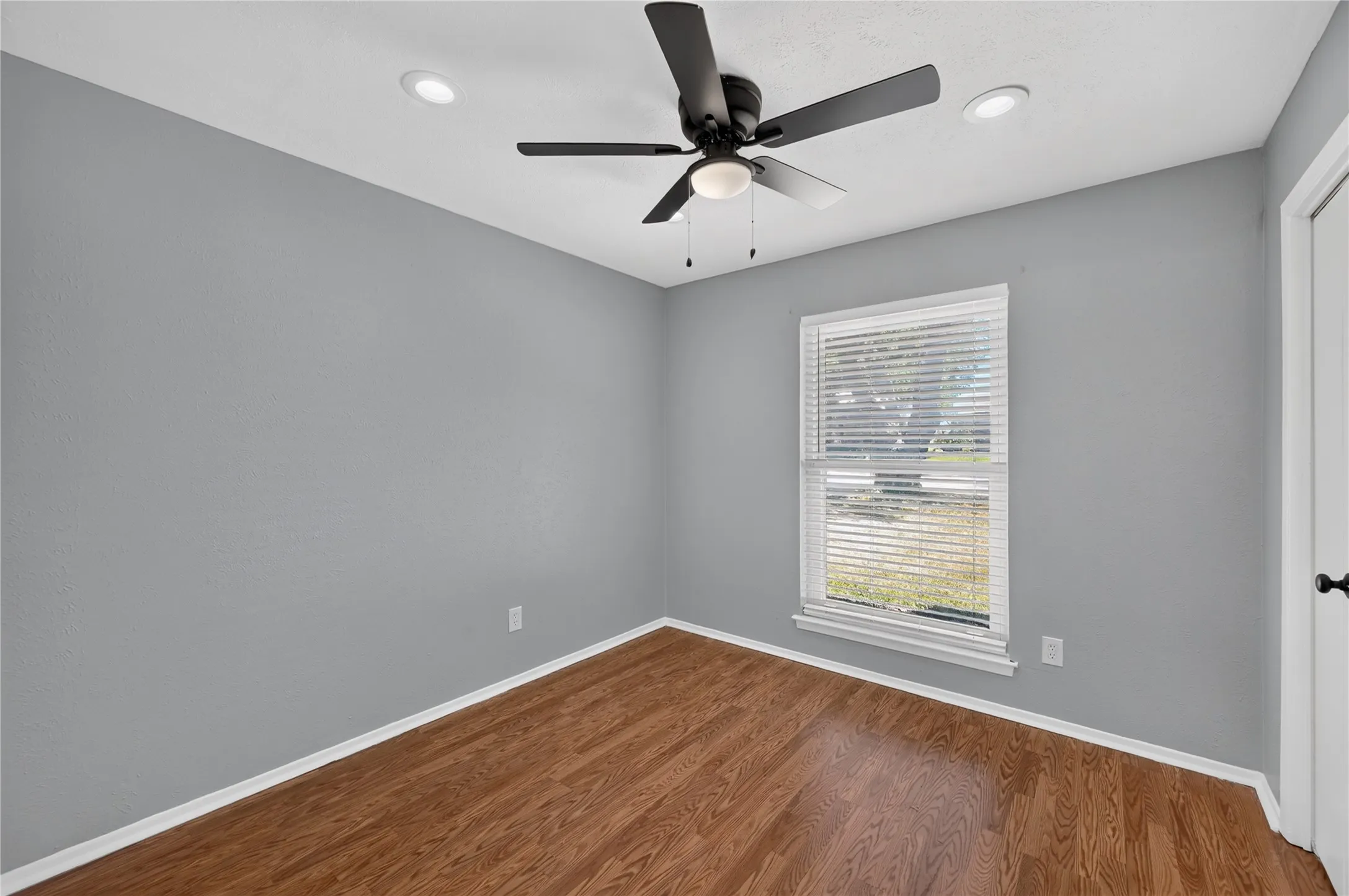 Single Family Residence For Rent in Dallas County , 2760 Hollandale Lane, Farmers Branch, Texas 75234, 3 Bedroom, 2 Bathroom, 2 Garage spaces, 1,452 Sqft, built in 1971, mls#21358466, Real Estate Agent in Farmers Branch, Homes For Rent in Dallas county, Homes For Rent in Farmers Branch, Realtor in Farmers Branch Texas, Real Estate Brokerage Independent Realty Texas, Luminita Cordes Realtor