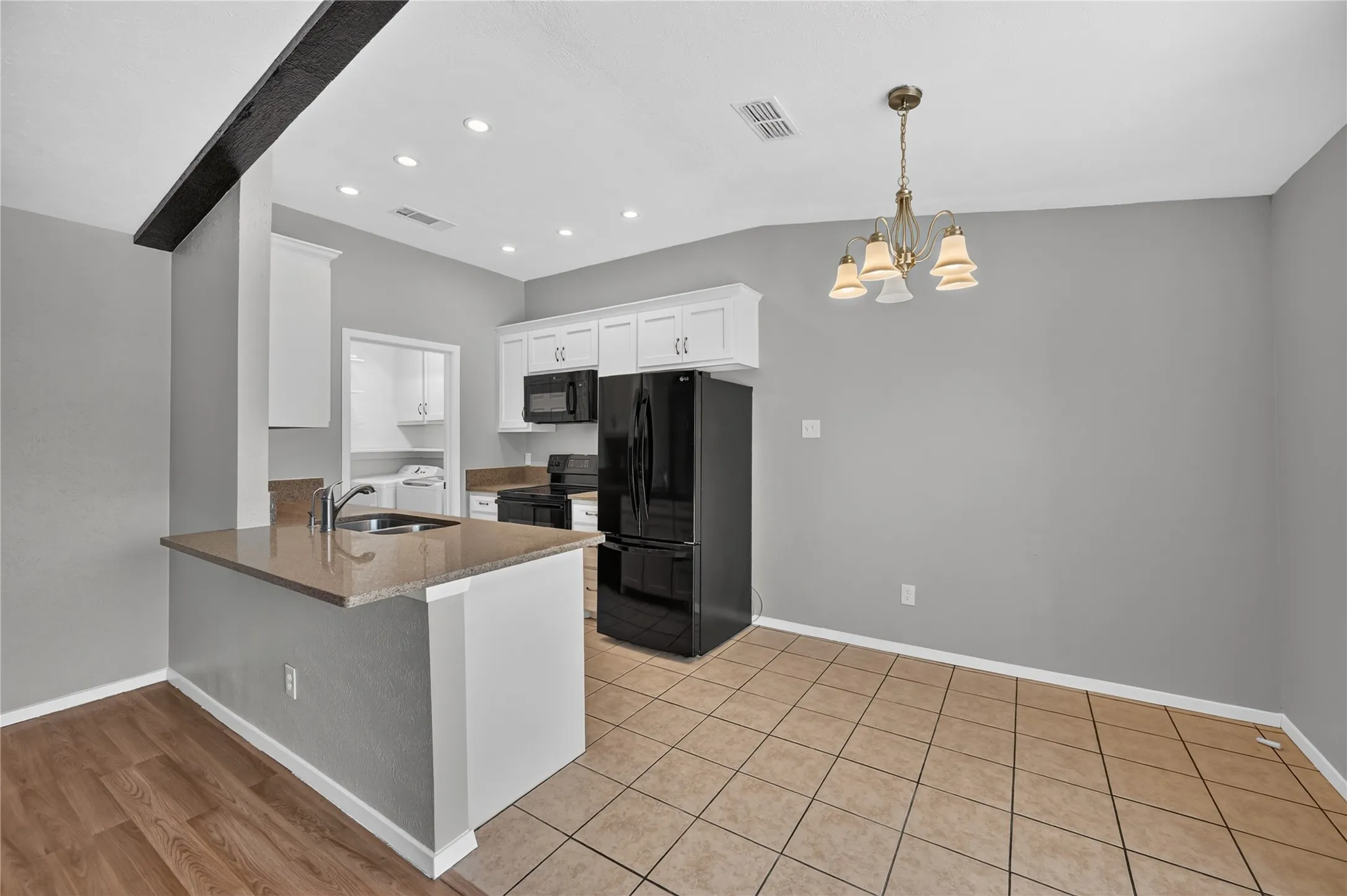 Single Family Residence For Rent in Dallas County , 2760 Hollandale Lane, Farmers Branch, Texas 75234, 3 Bedroom, 2 Bathroom, 2 Garage spaces, 1,452 Sqft, built in 1971, mls#21358466, Real Estate Agent in Farmers Branch, Homes For Rent in Dallas county, Homes For Rent in Farmers Branch, Realtor in Farmers Branch Texas, Real Estate Brokerage Independent Realty Texas, Luminita Cordes Realtor