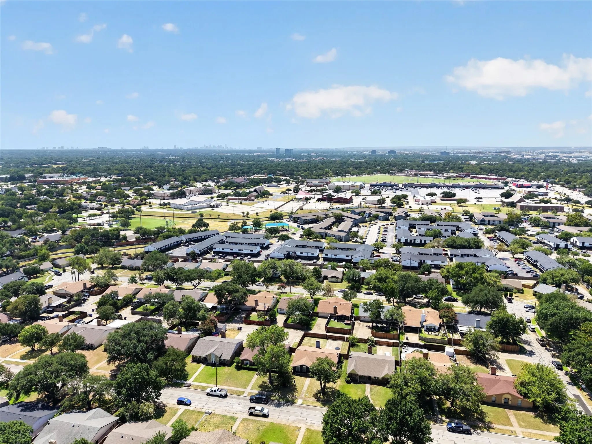Single Family Residence For Rent in Dallas County , 2760 Hollandale Lane, Farmers Branch, Texas 75234, 3 Bedroom, 2 Bathroom, 2 Garage spaces, 1,452 Sqft, built in 1971, mls#21358466, Real Estate Agent in Farmers Branch, Homes For Rent in Dallas county, Homes For Rent in Farmers Branch, Realtor in Farmers Branch Texas, Real Estate Brokerage Independent Realty Texas, Luminita Cordes Realtor