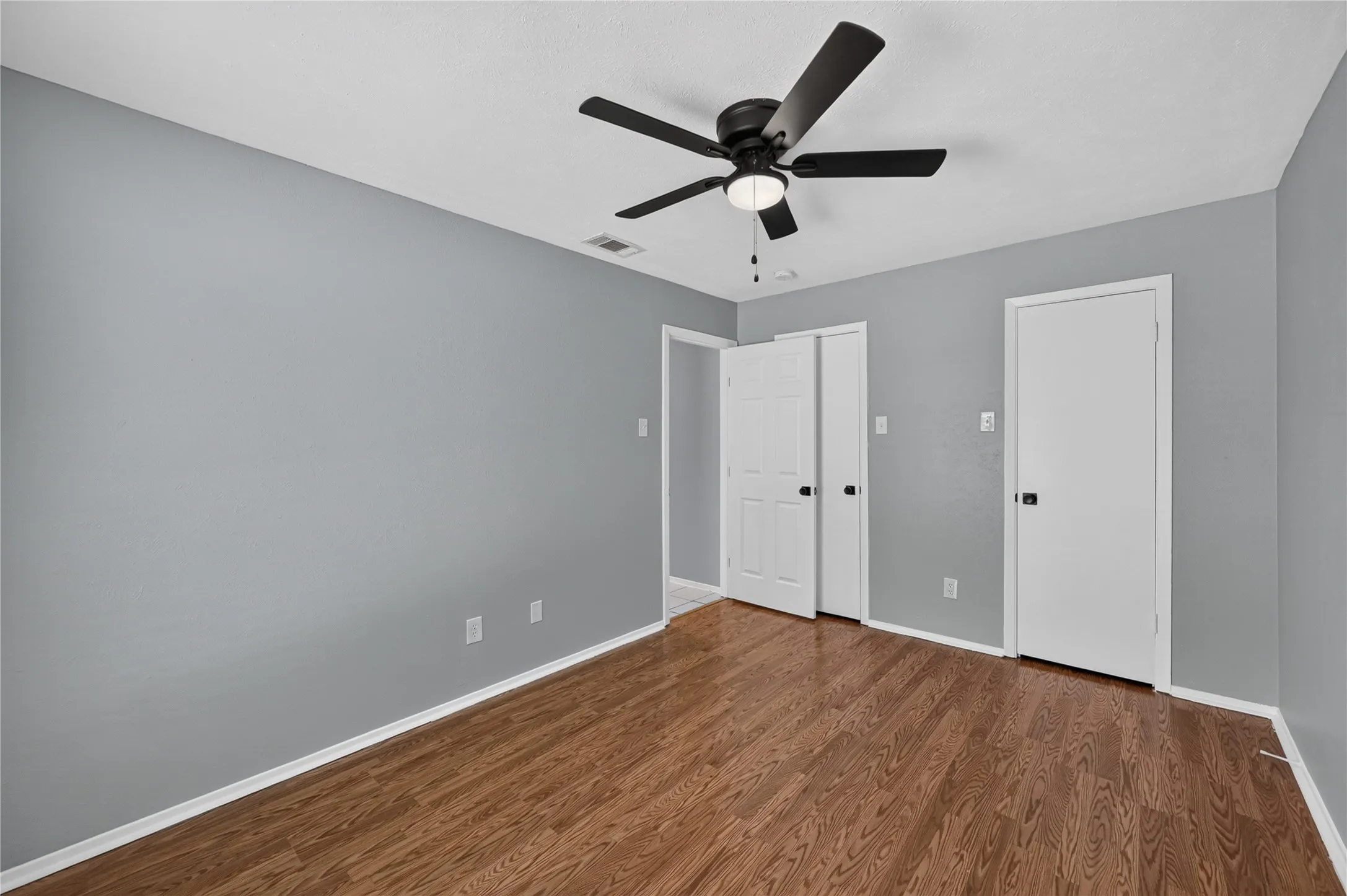 Single Family Residence For Rent in Dallas County , 2760 Hollandale Lane, Farmers Branch, Texas 75234, 3 Bedroom, 2 Bathroom, 2 Garage spaces, 1,452 Sqft, built in 1971, mls#21358466, Real Estate Agent in Farmers Branch, Homes For Rent in Dallas county, Homes For Rent in Farmers Branch, Realtor in Farmers Branch Texas, Real Estate Brokerage Independent Realty Texas, Luminita Cordes Realtor