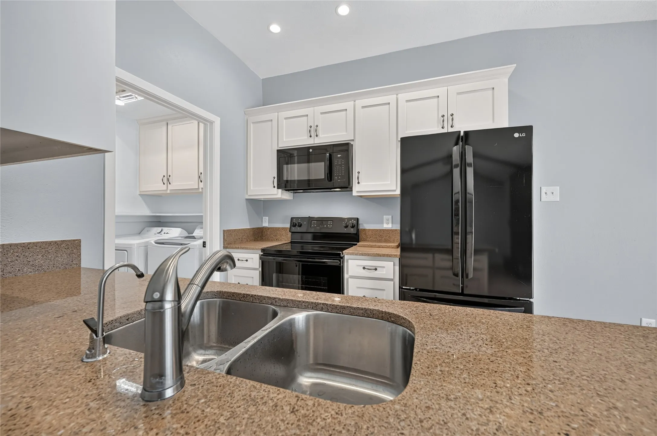 Single Family Residence For Rent in Dallas County , 2760 Hollandale Lane, Farmers Branch, Texas 75234, 3 Bedroom, 2 Bathroom, 2 Garage spaces, 1,452 Sqft, built in 1971, mls#21358466, Real Estate Agent in Farmers Branch, Homes For Rent in Dallas county, Homes For Rent in Farmers Branch, Realtor in Farmers Branch Texas, Real Estate Brokerage Independent Realty Texas, Luminita Cordes Realtor