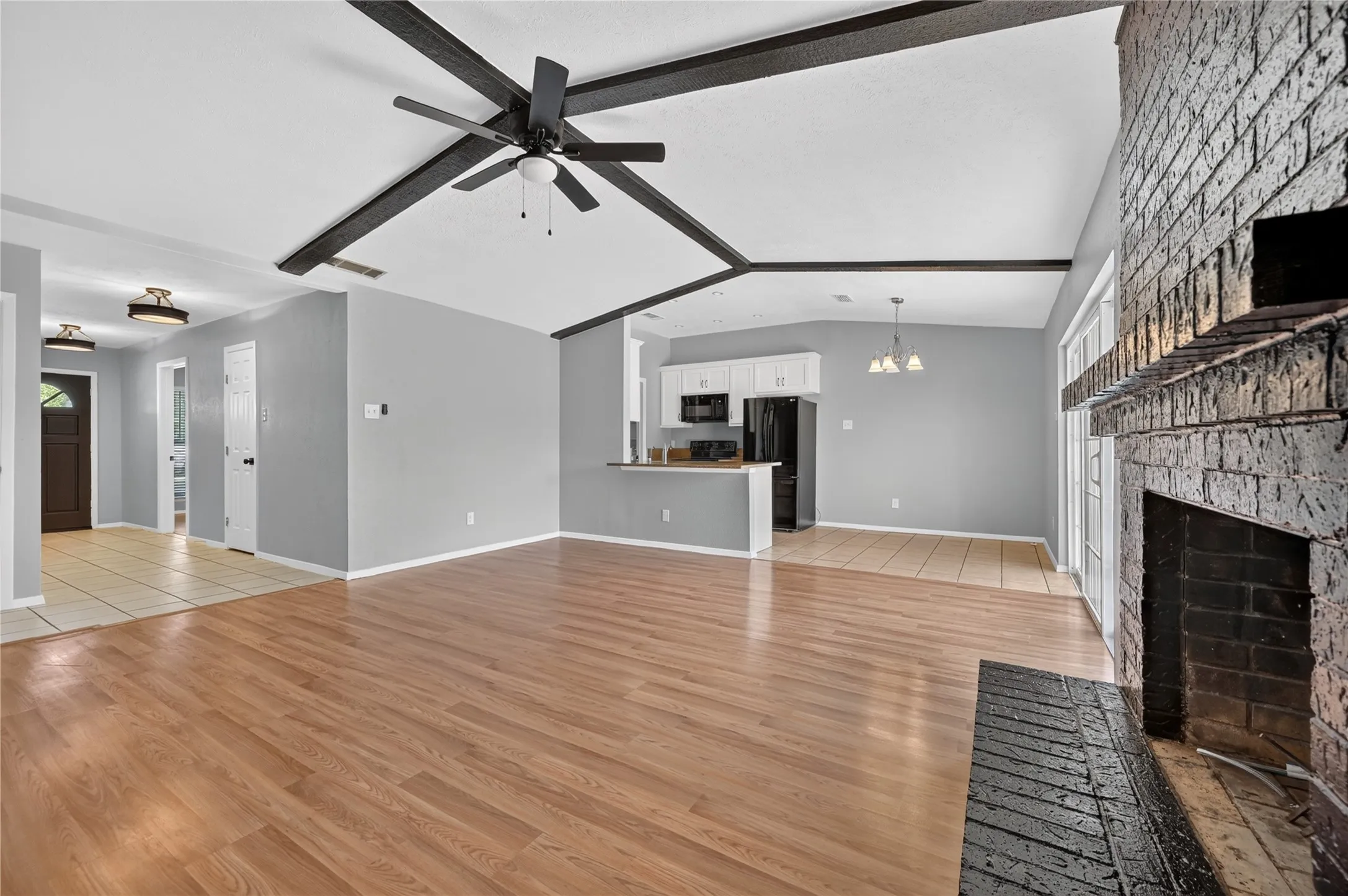 Single Family Residence For Rent in Dallas County , 2760 Hollandale Lane, Farmers Branch, Texas 75234, 3 Bedroom, 2 Bathroom, 2 Garage spaces, 1,452 Sqft, built in 1971, mls#21358466, Real Estate Agent in Farmers Branch, Homes For Rent in Dallas county, Homes For Rent in Farmers Branch, Realtor in Farmers Branch Texas, Real Estate Brokerage Independent Realty Texas, Luminita Cordes Realtor