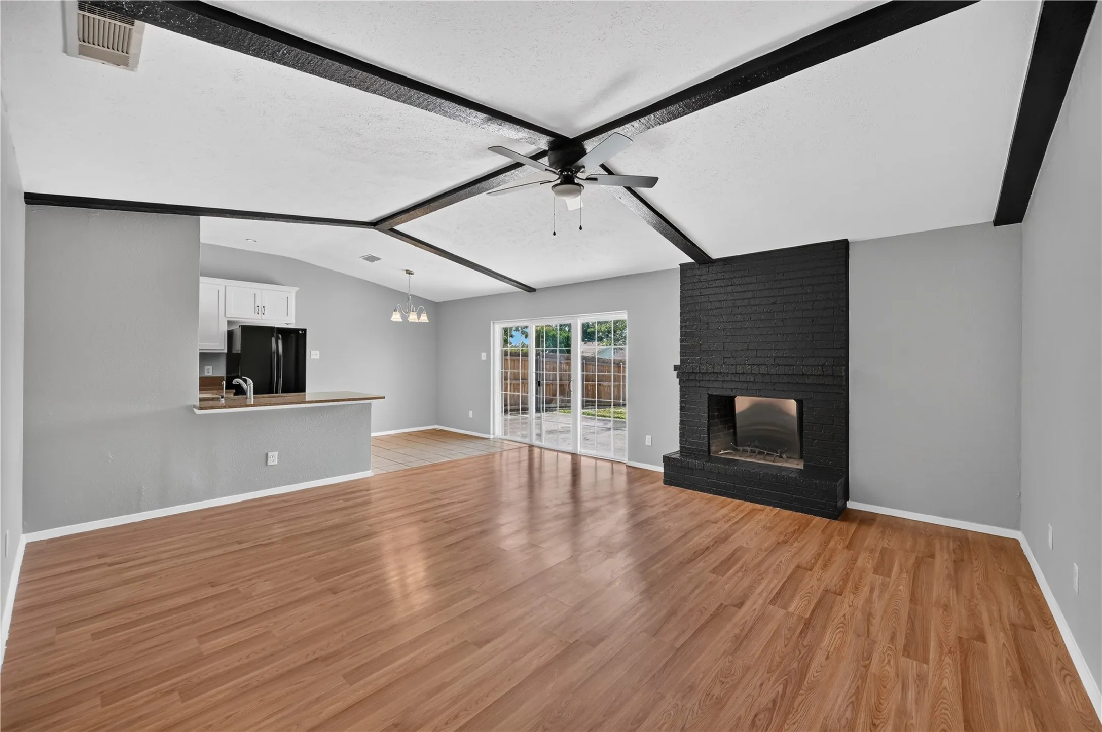 Single Family Residence For Rent in Dallas County , 2760 Hollandale Lane, Farmers Branch, Texas 75234, 3 Bedroom, 2 Bathroom, 2 Garage spaces, 1,452 Sqft, built in 1971, mls#21358466, Real Estate Agent in Farmers Branch, Homes For Rent in Dallas county, Homes For Rent in Farmers Branch, Realtor in Farmers Branch Texas, Real Estate Brokerage Independent Realty Texas, Luminita Cordes Realtor