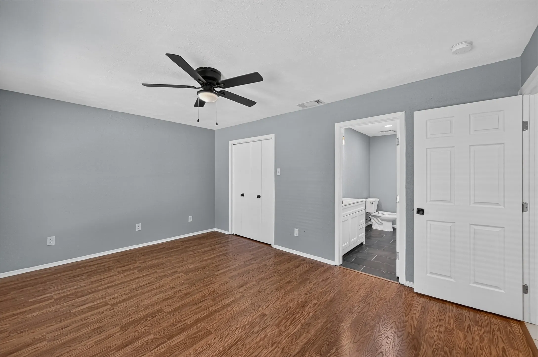 Single Family Residence For Rent in Dallas County , 2760 Hollandale Lane, Farmers Branch, Texas 75234, 3 Bedroom, 2 Bathroom, 2 Garage spaces, 1,452 Sqft, built in 1971, mls#21358466, Real Estate Agent in Farmers Branch, Homes For Rent in Dallas county, Homes For Rent in Farmers Branch, Realtor in Farmers Branch Texas, Real Estate Brokerage Independent Realty Texas, Luminita Cordes Realtor