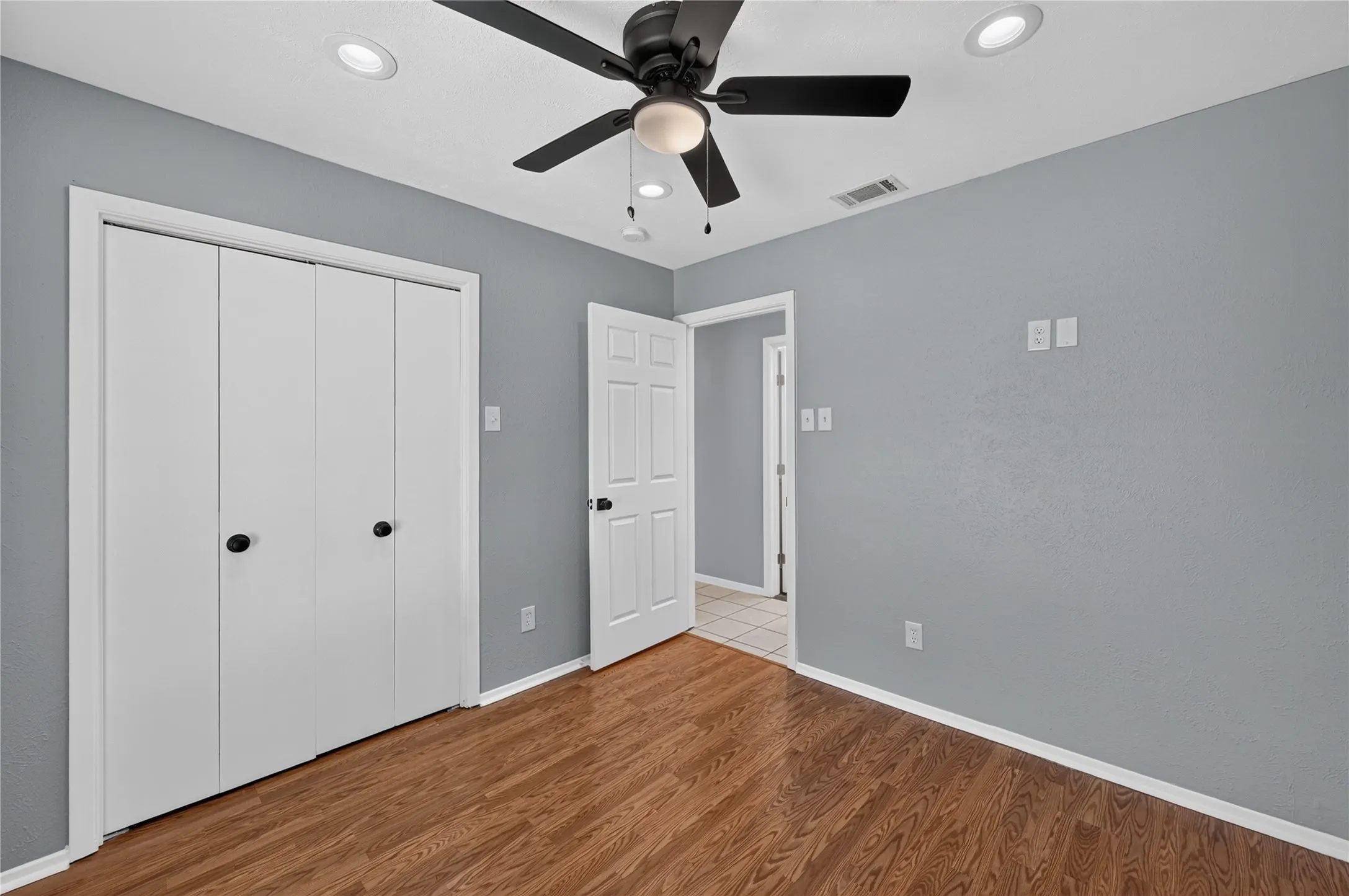Single Family Residence For Rent in Dallas County , 2760 Hollandale Lane, Farmers Branch, Texas 75234, 3 Bedroom, 2 Bathroom, 2 Garage spaces, 1,452 Sqft, built in 1971, mls#21358466, Real Estate Agent in Farmers Branch, Homes For Rent in Dallas county, Homes For Rent in Farmers Branch, Realtor in Farmers Branch Texas, Real Estate Brokerage Independent Realty Texas, Luminita Cordes Realtor