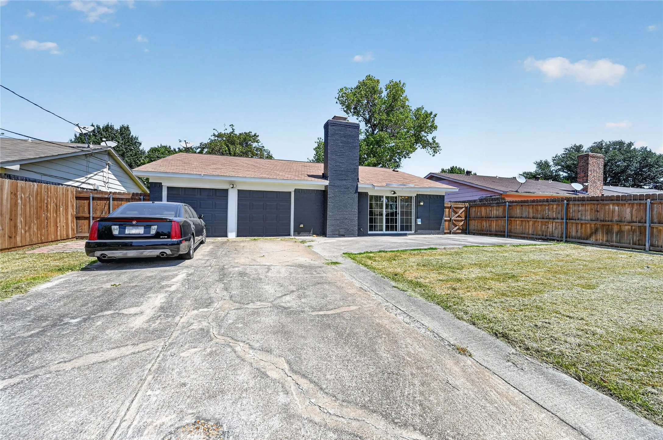Single Family Residence For Rent in Dallas County , 2760 Hollandale Lane, Farmers Branch, Texas 75234, 3 Bedroom, 2 Bathroom, 2 Garage spaces, 1,452 Sqft, built in 1971, mls#21358466, Real Estate Agent in Farmers Branch, Homes For Rent in Dallas county, Homes For Rent in Farmers Branch, Realtor in Farmers Branch Texas, Real Estate Brokerage Independent Realty Texas, Luminita Cordes Realtor