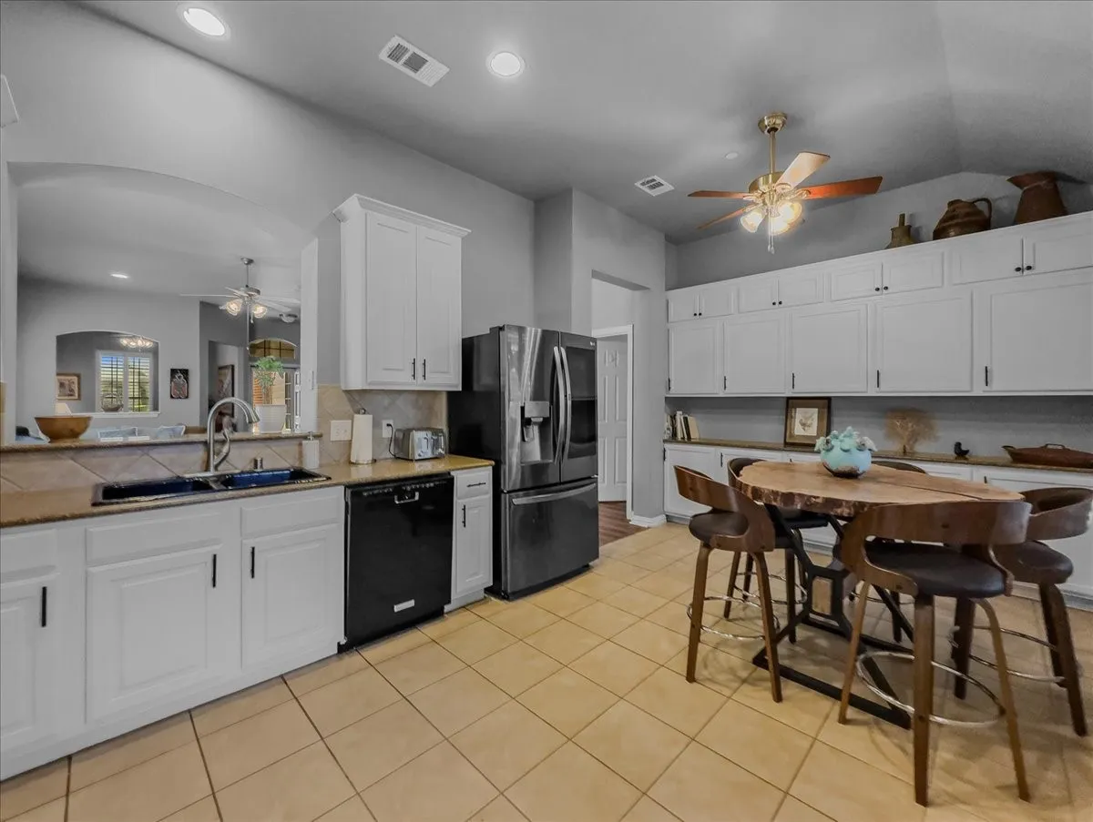 Townhouse For Sale in Collin County , 2829 Mott Street, Plano, Texas 75025, 2 Bedroom, 2 Bathroom, 2 Garage spaces, 1,562 Sqft, built in 2007, mls#21358330, Real Estate Agent in Plano, Homes For Sale in Collin county, Homes For Sale in Plano, Realtor in Plano Texas, Real Estate Brokerage Independent Realty Texas, Luminita Cordes Realtor