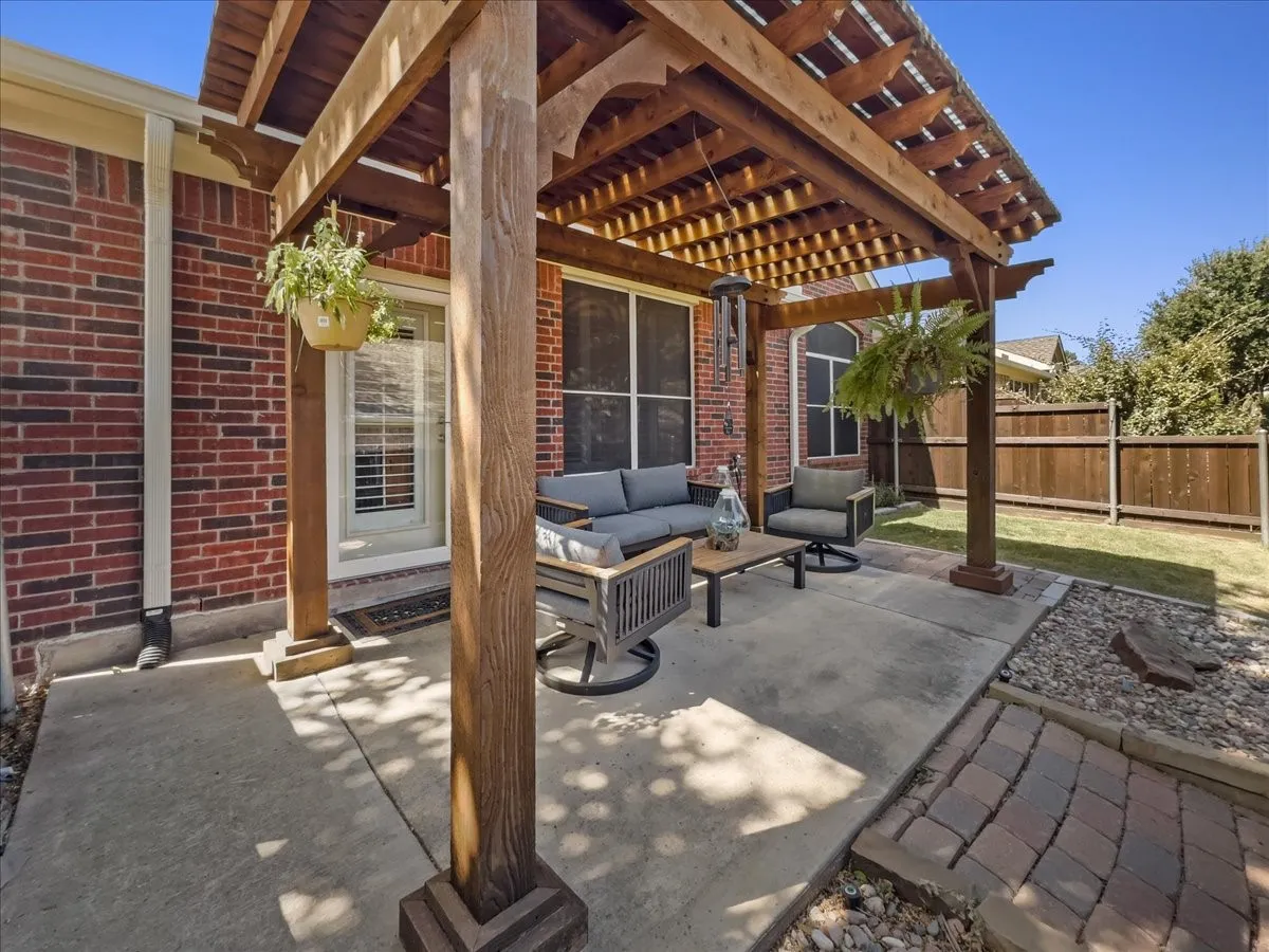 Townhouse For Sale in Collin County , 2829 Mott Street, Plano, Texas 75025, 2 Bedroom, 2 Bathroom, 2 Garage spaces, 1,562 Sqft, built in 2007, mls#21358330, Real Estate Agent in Plano, Homes For Sale in Collin county, Homes For Sale in Plano, Realtor in Plano Texas, Real Estate Brokerage Independent Realty Texas, Luminita Cordes Realtor