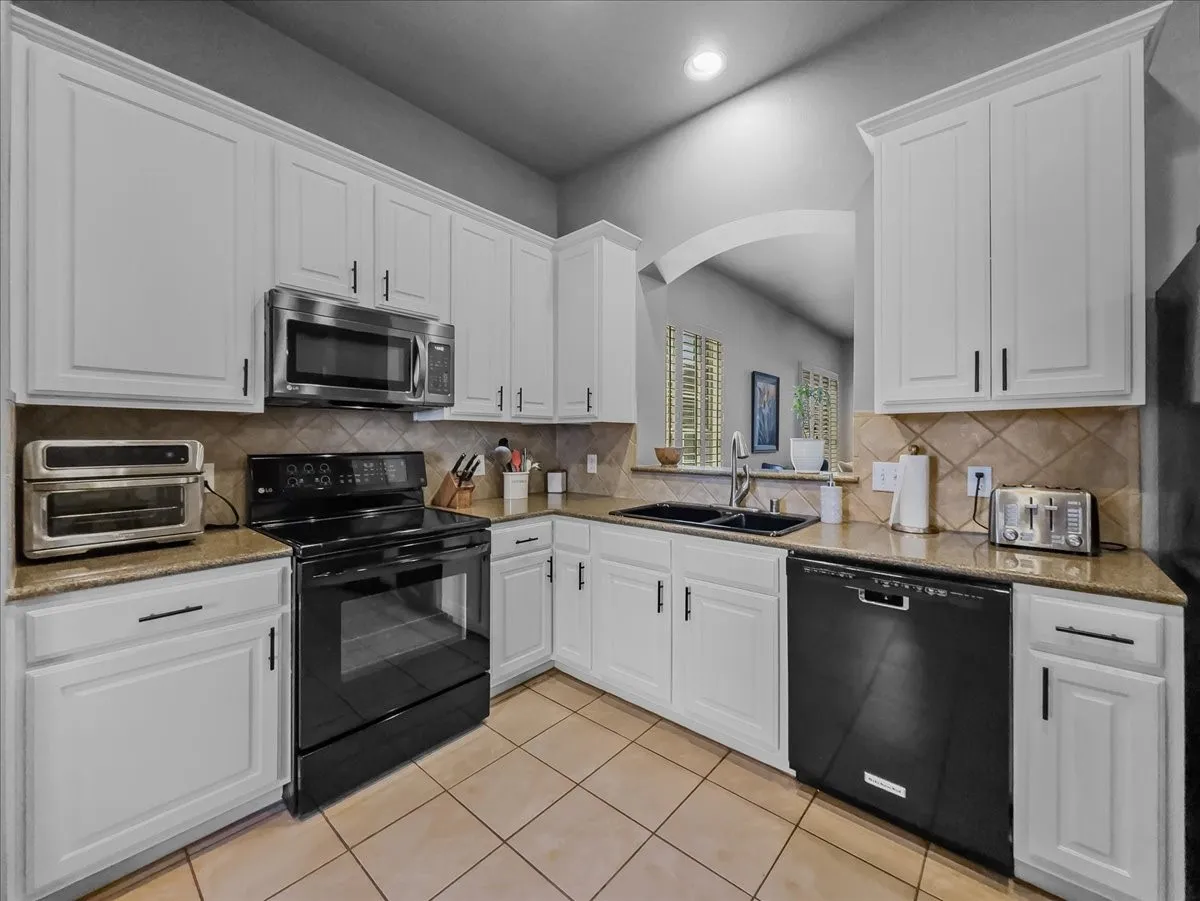 Townhouse For Sale in Collin County , 2829 Mott Street, Plano, Texas 75025, 2 Bedroom, 2 Bathroom, 2 Garage spaces, 1,562 Sqft, built in 2007, mls#21358330, Real Estate Agent in Plano, Homes For Sale in Collin county, Homes For Sale in Plano, Realtor in Plano Texas, Real Estate Brokerage Independent Realty Texas, Luminita Cordes Realtor