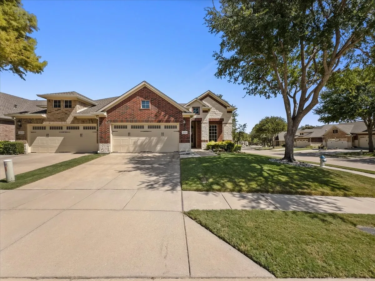 Townhouse For Sale in Collin County , 2829 Mott Street, Plano, Texas 75025, 2 Bedroom, 2 Bathroom, 2 Garage spaces, 1,562 Sqft, built in 2007, mls#21358330, Real Estate Agent in Plano, Homes For Sale in Collin county, Homes For Sale in Plano, Realtor in Plano Texas, Real Estate Brokerage Independent Realty Texas, Luminita Cordes Realtor