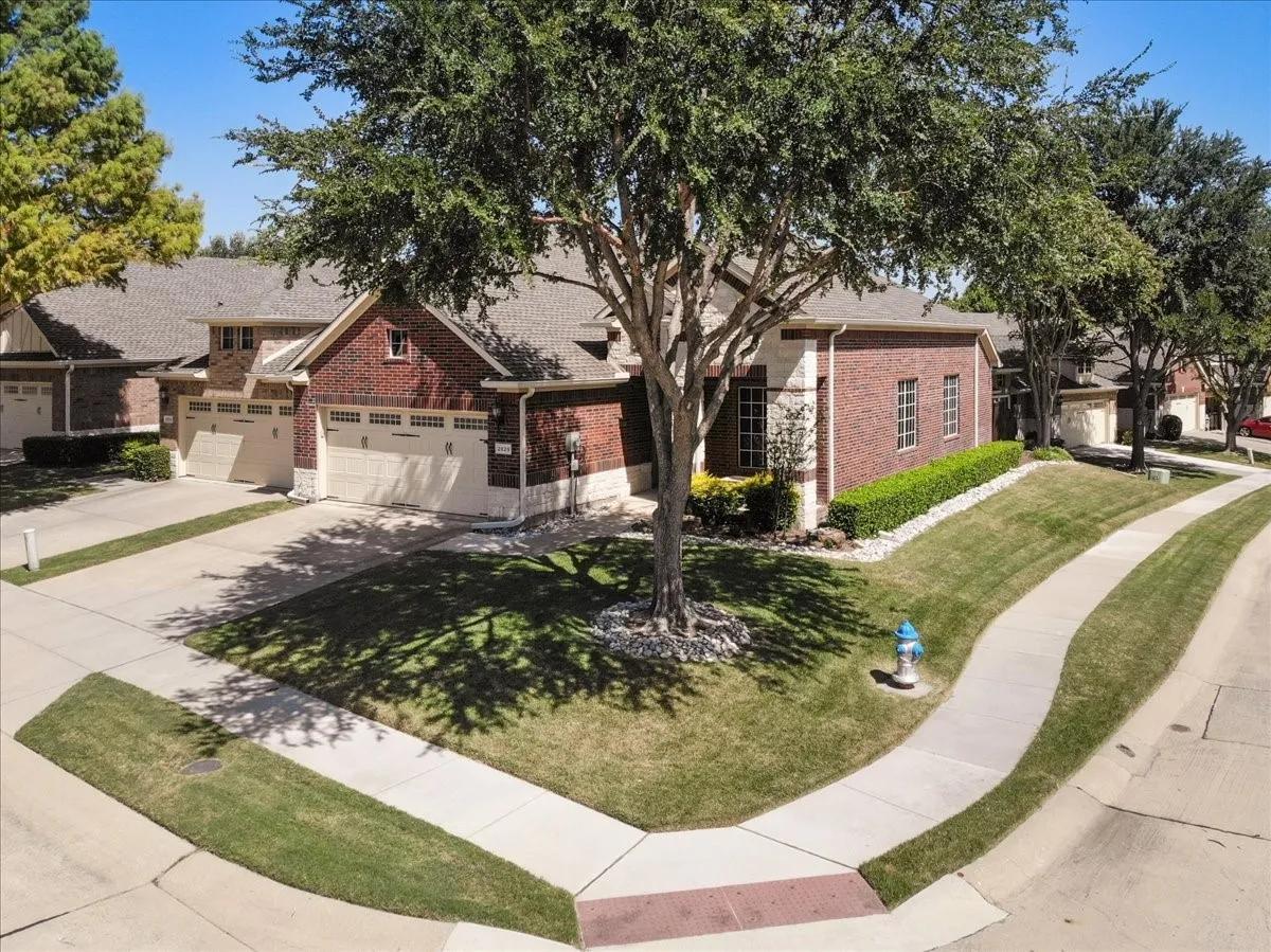 Townhouse For Sale in Collin County , 2829 Mott Street, Plano, Texas 75025, 2 Bedroom, 2 Bathroom, 2 Garage spaces, 1,562 Sqft, built in 2007, mls#21358330, Real Estate Agent in Plano, Homes For Sale in Collin county, Homes For Sale in Plano, Realtor in Plano Texas, Real Estate Brokerage Independent Realty Texas, Luminita Cordes Realtor