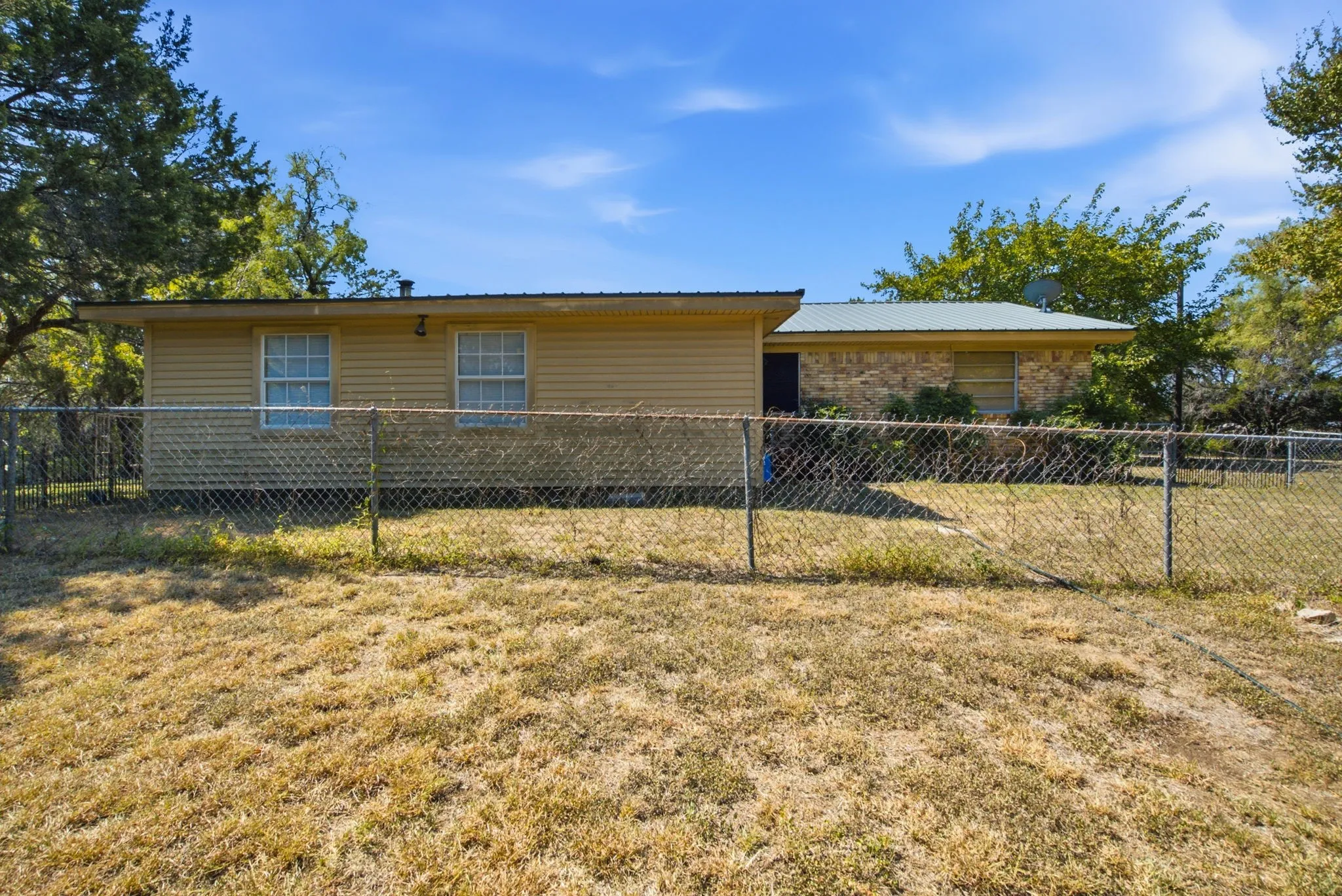 Single Family Residence For Sale in Hood County , 135 Indian Mountain Court, Granbury, Texas 76048, 3 Bedroom, 2 Bathroom, 1 Garage spaces, 1,632 Sqft, built in 1972, Price $759,900, mls#21356243, Real Estate Agent in Granbury, Homes For Sale in Hood county, Homes For Sale in Granbury, Realtor in Granbury Texas, Real Estate Brokerage Independent Realty Texas, Luminita Cordes Realtor