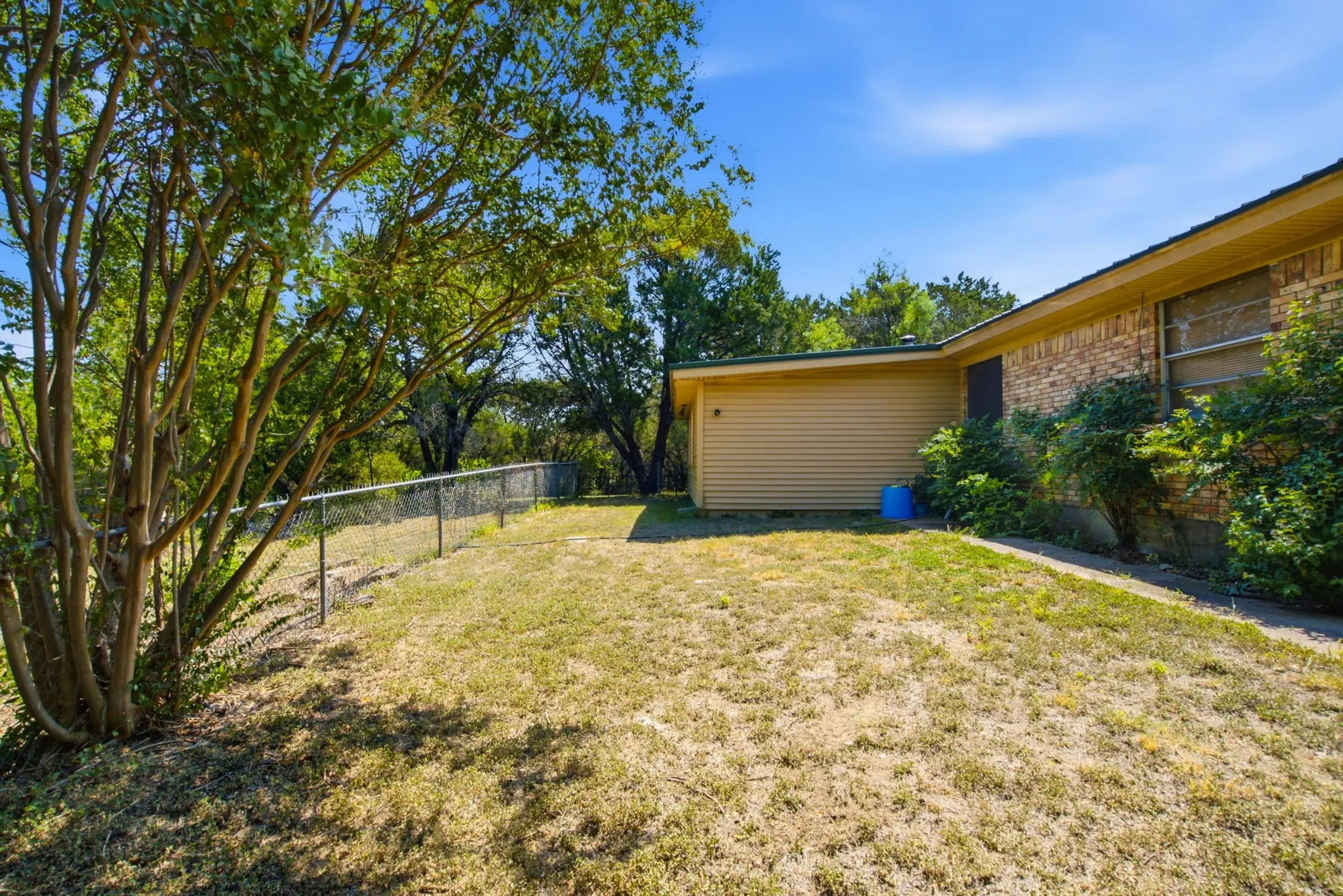 Single Family Residence For Sale in Hood County , 135 Indian Mountain Court, Granbury, Texas 76048, 3 Bedroom, 2 Bathroom, 1 Garage spaces, 1,632 Sqft, built in 1972, Price $759,900, mls#21356243, Real Estate Agent in Granbury, Homes For Sale in Hood county, Homes For Sale in Granbury, Realtor in Granbury Texas, Real Estate Brokerage Independent Realty Texas, Luminita Cordes Realtor