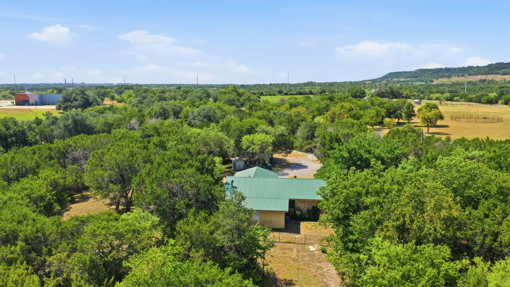 Single Family Residence For Sale in Hood County , 135 Indian Mountain Court, Granbury, Texas 76048, 3 Bedroom, 2 Bathroom, 1 Garage spaces, 1,632 Sqft, built in 1972, Price $759,900, mls#21356243, Real Estate Agent in Granbury, Homes For Sale in Hood county, Homes For Sale in Granbury, Realtor in Granbury Texas, Real Estate Brokerage Independent Realty Texas, Luminita Cordes Realtor